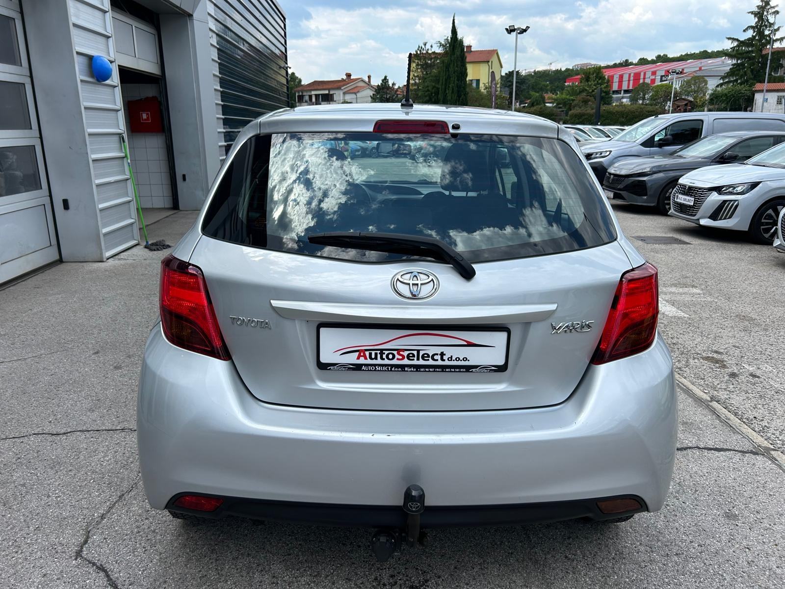 Toyota Yaris 1,4 D-4D 140.000km - SERVISNA - GARANCIJA - REG.1.GOD. !!, fotografija 7