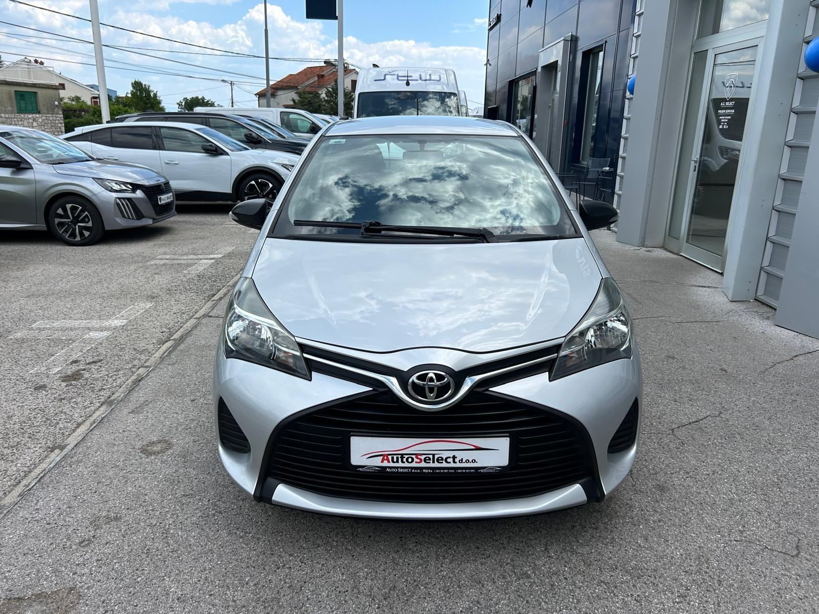 Toyota Yaris 1,4 D-4D 140.000km - SERVISNA - GARANCIJA - REG.1.GOD. !!, fotografija 3