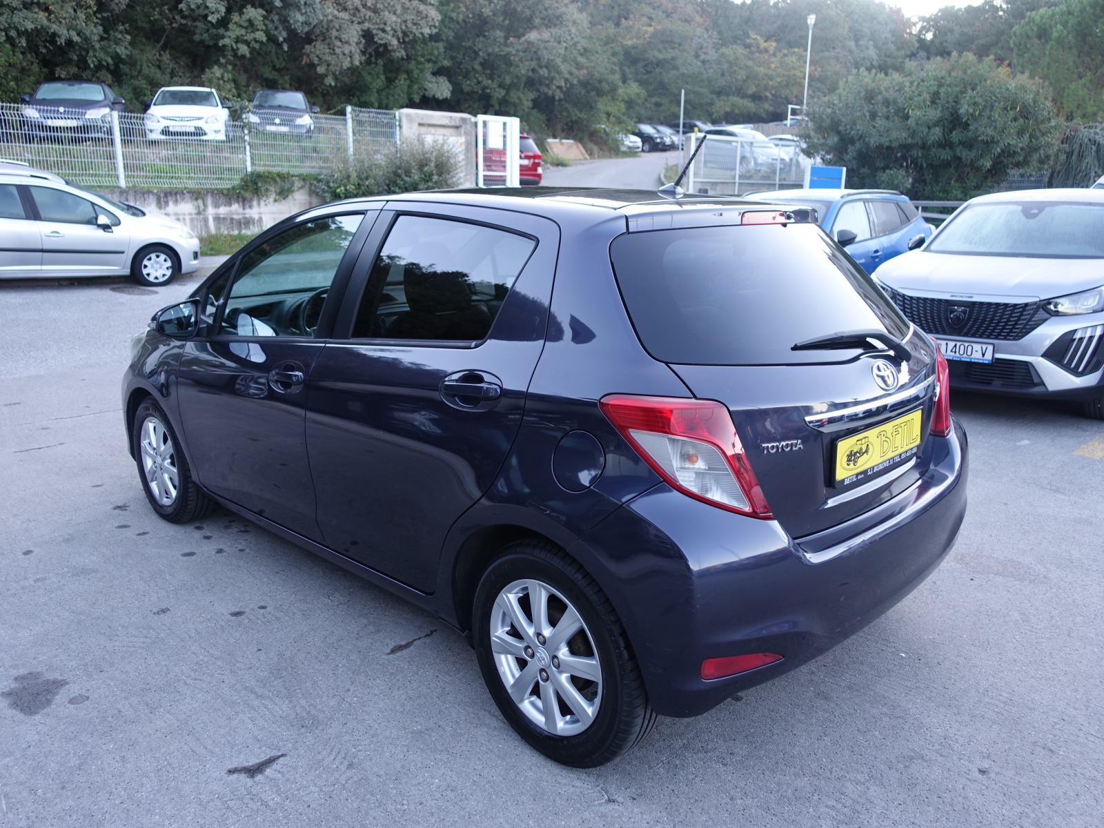 Toyota Yaris 1,4 D-4D / JAMSTVO + REGISTRACIJA, fotografija 5