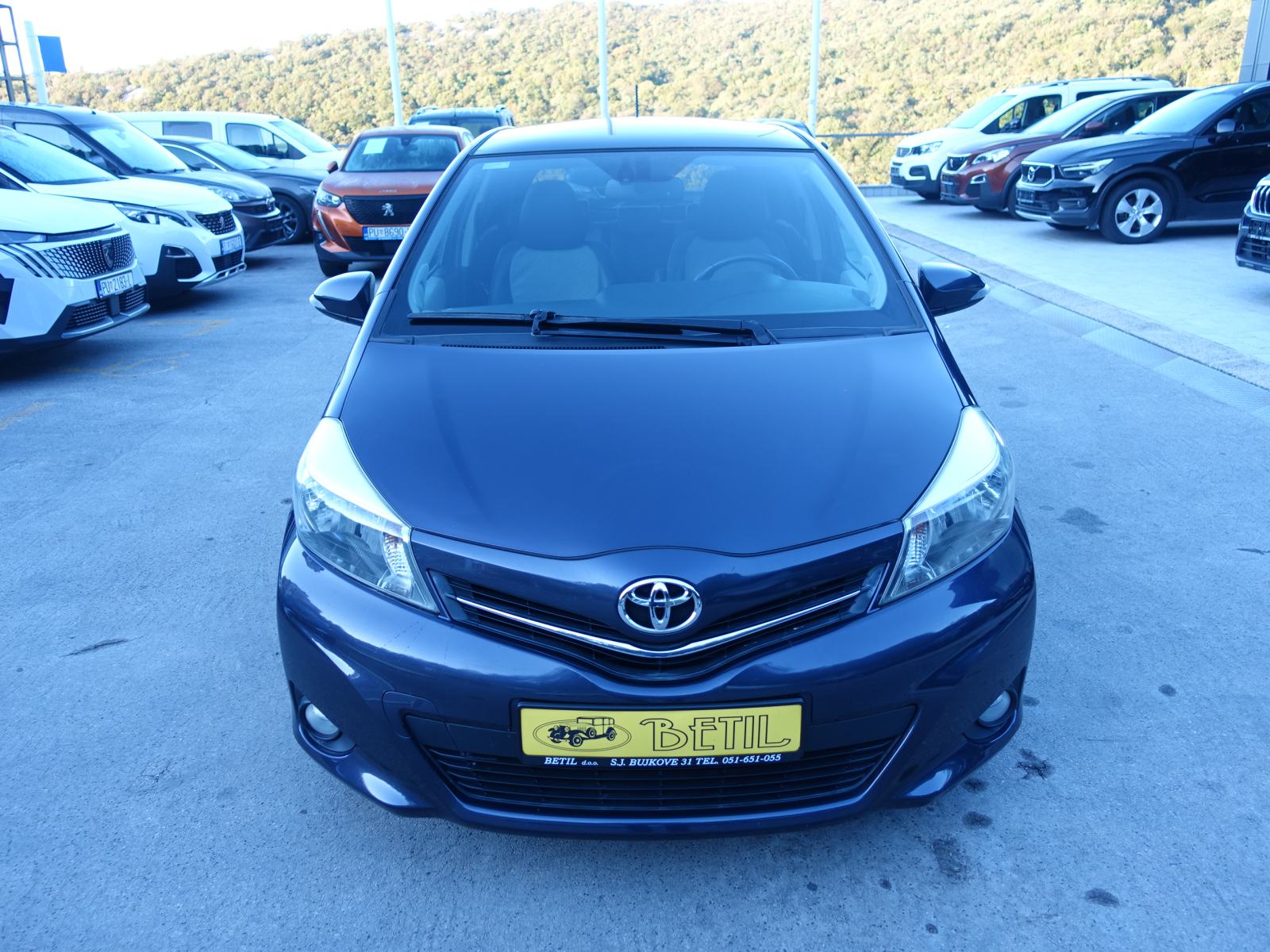 Toyota Yaris 1,4 D-4D / JAMSTVO + REGISTRACIJA, fotografija 8