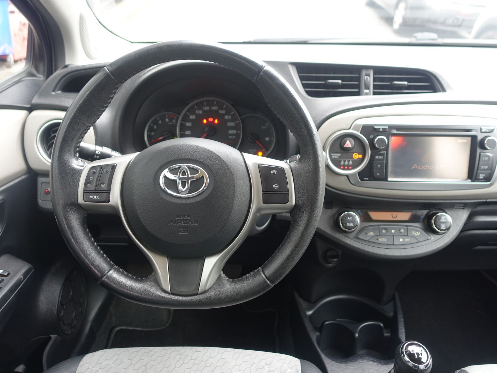 Toyota Yaris 1,4 D-4D / JAMSTVO + REGISTRACIJA, fotografija 12