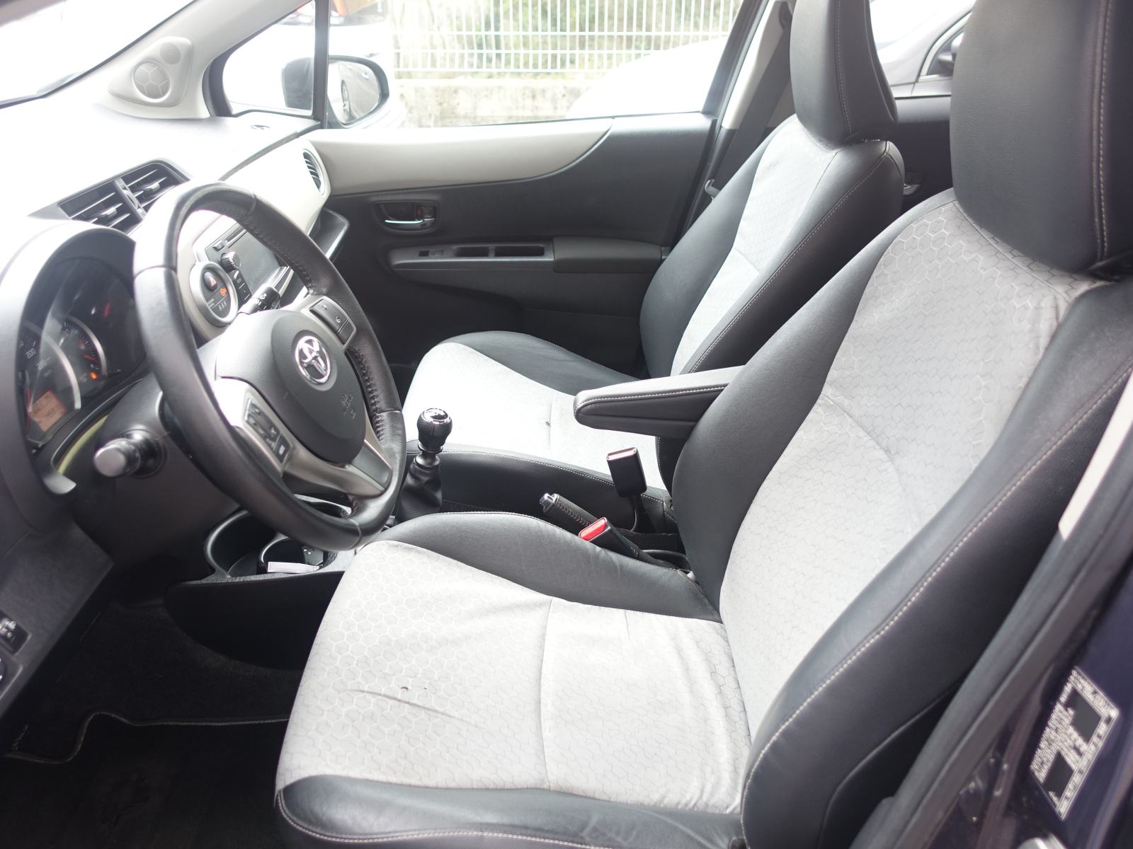 Toyota Yaris 1,4 D-4D / JAMSTVO + REGISTRACIJA, fotografija 10