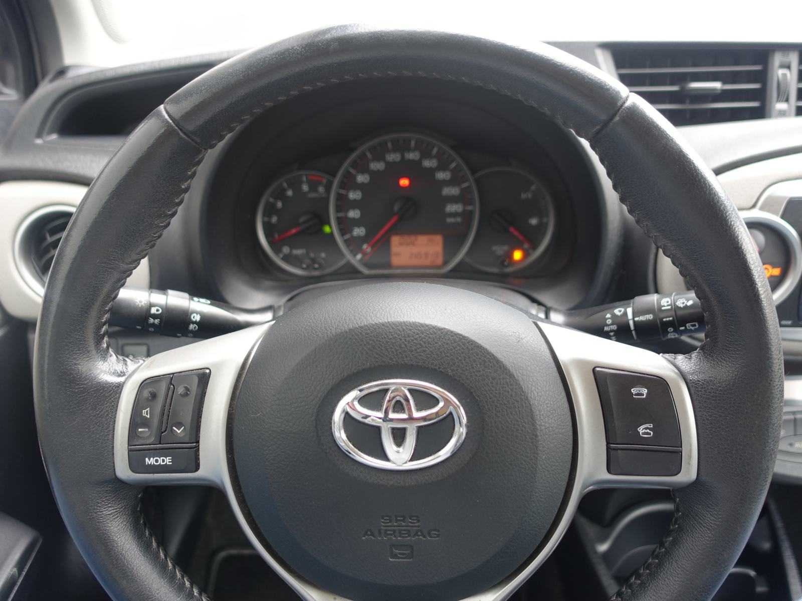 Toyota Yaris 1,4 D-4D / JAMSTVO + REGISTRACIJA, fotografija 14