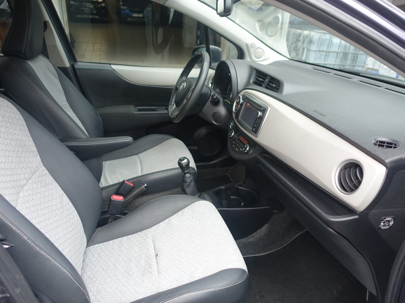 Toyota Yaris 1,4 D-4D / JAMSTVO + REGISTRACIJA, fotografija 11