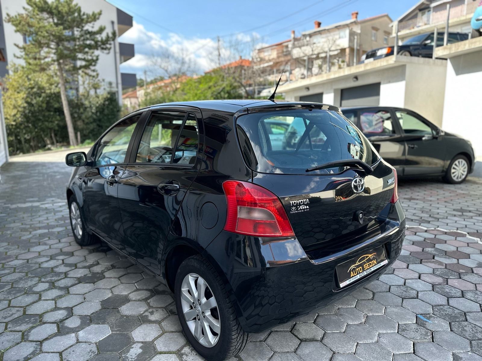 Toyota Yaris 1,4 D-4D MAGLENKE-KLIMA-SERVIS PRIJE ISPORUKE-GARANCIJA!!, fotografija 3