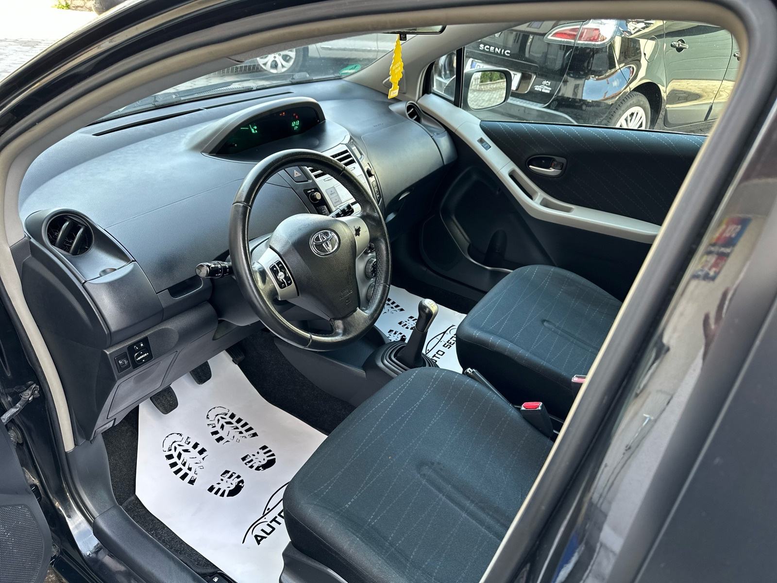 Toyota Yaris 1,4 D-4D MAGLENKE-KLIMA-SERVIS PRIJE ISPORUKE-GARANCIJA!!, fotografija 9