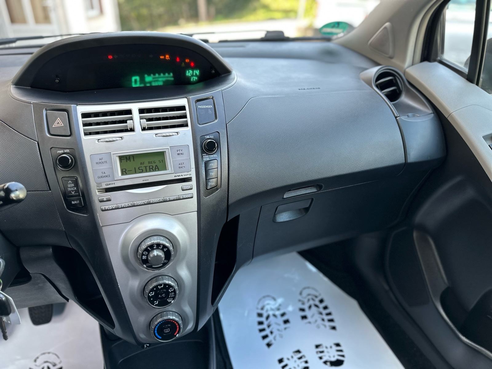 Toyota Yaris 1,4 D-4D MAGLENKE-KLIMA-SERVIS PRIJE ISPORUKE-GARANCIJA!!, fotografija 11