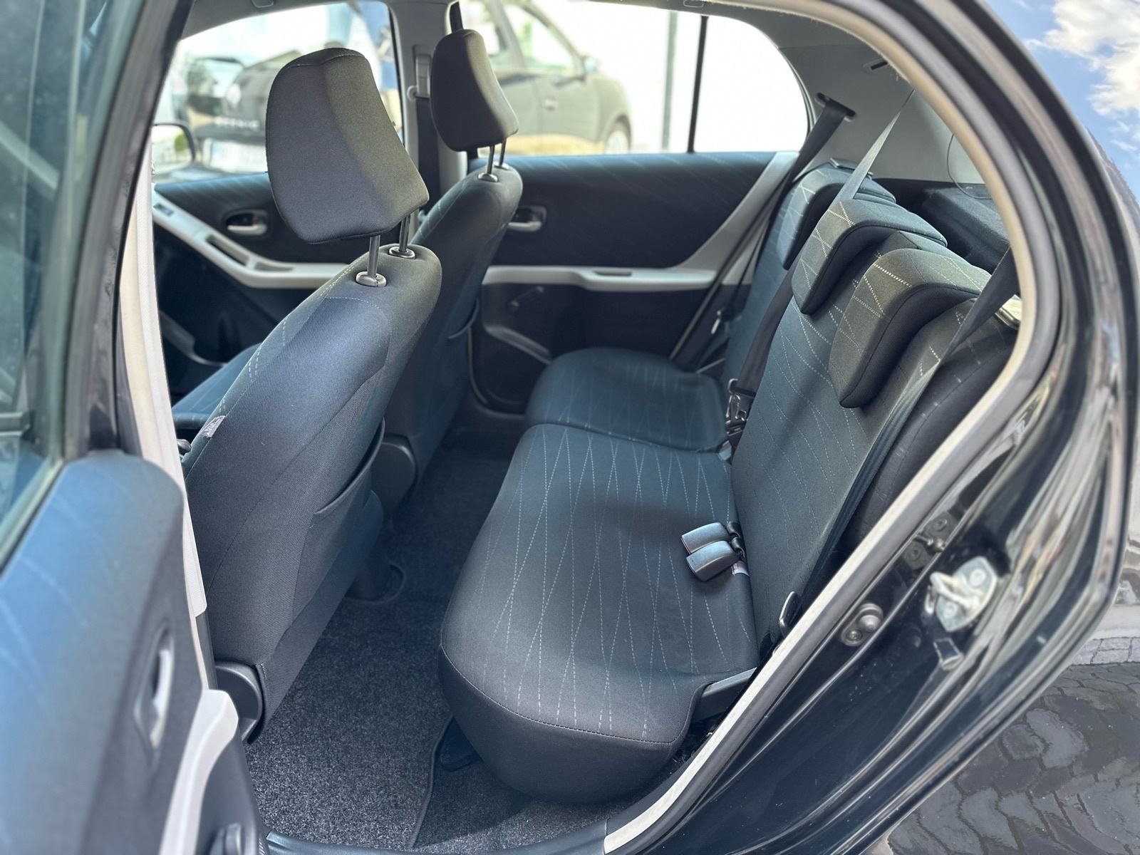 Toyota Yaris 1,4 D-4D MAGLENKE-KLIMA-SERVIS PRIJE ISPORUKE-GARANCIJA!!, fotografija 13