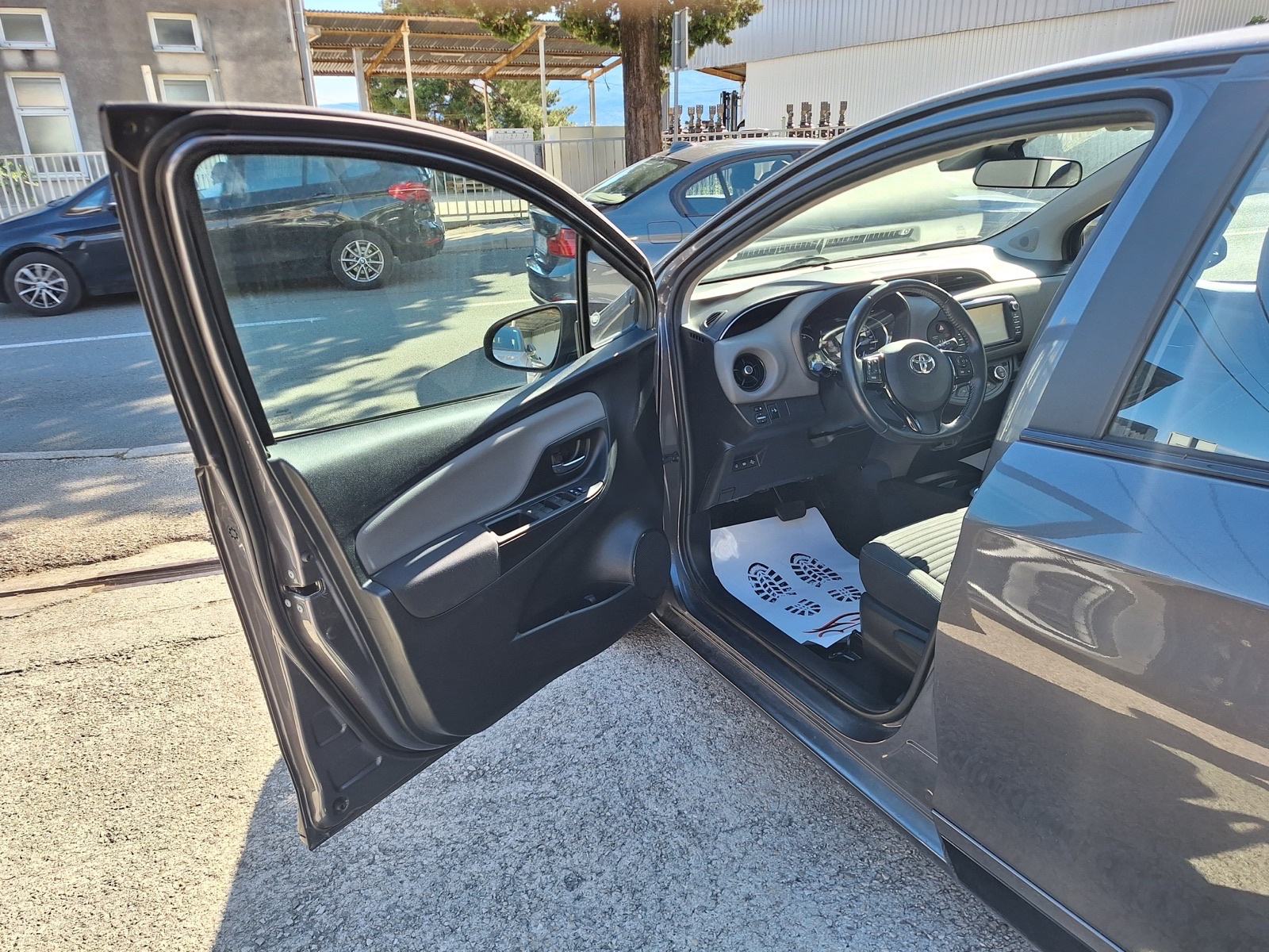 Toyota Yaris 1,5 100 Ks (Hibridy)automatik PARKING KAMERA‼️AKCIJA 500e, fotografija 10