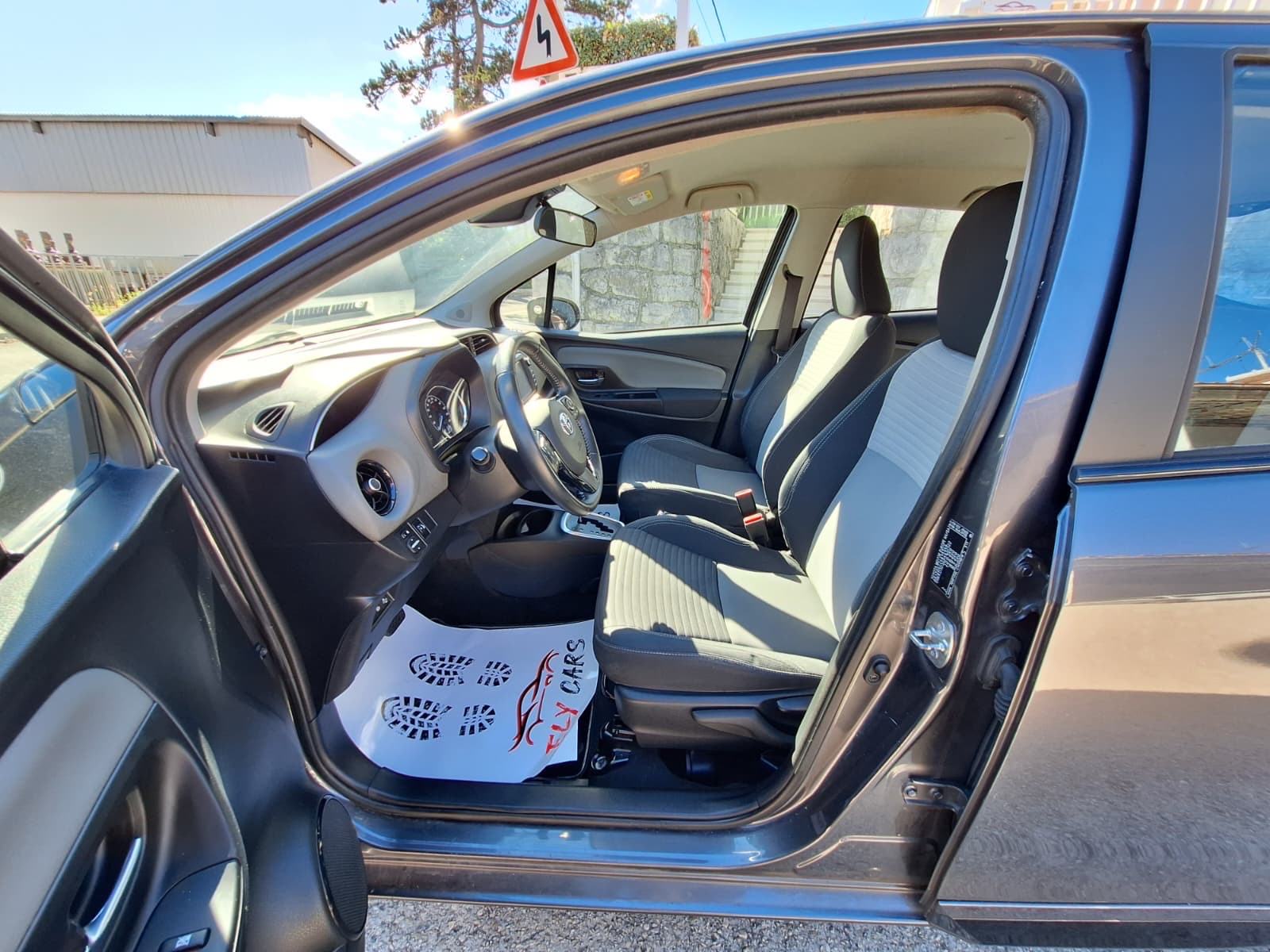 Toyota Yaris 1,5 100 Ks (Hibridy)automatik PARKING KAMERA‼️AKCIJA 500e, fotografija 11