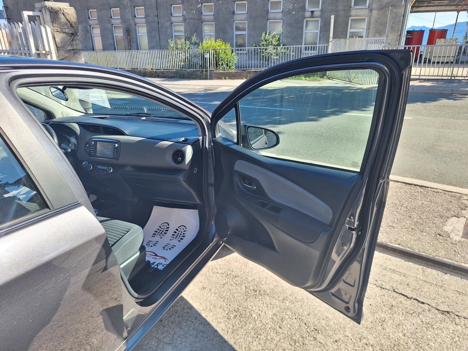 Toyota Yaris 1,5 100 Ks (Hibridy)automatik PARKING KAMERA‼️AKCIJA 500e, fotografija 15
