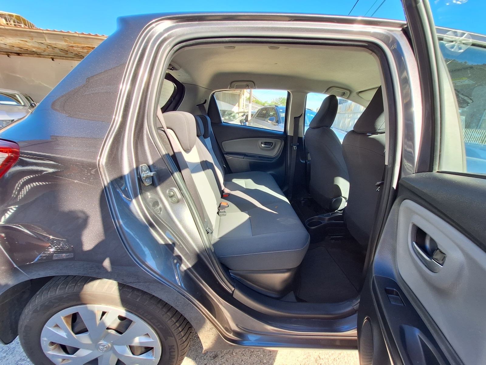 Toyota Yaris 1,5 100 Ks (Hibridy)automatik PARKING KAMERA‼️AKCIJA 500e, fotografija 19