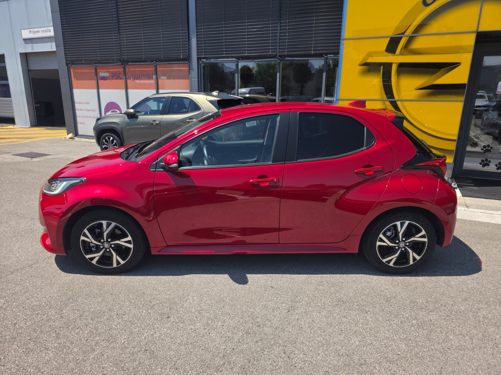 Toyota Yaris 1.5 Active Drive 68Kw - Provjerena rabljena vozila!, fotografija 11
