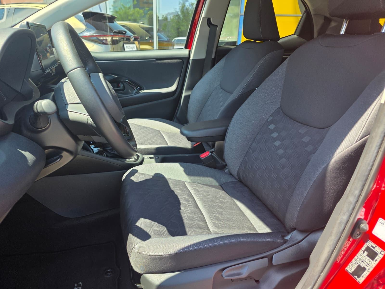 Toyota Yaris 1.5 Active Drive 68Kw - Provjerena rabljena vozila!, fotografija 14