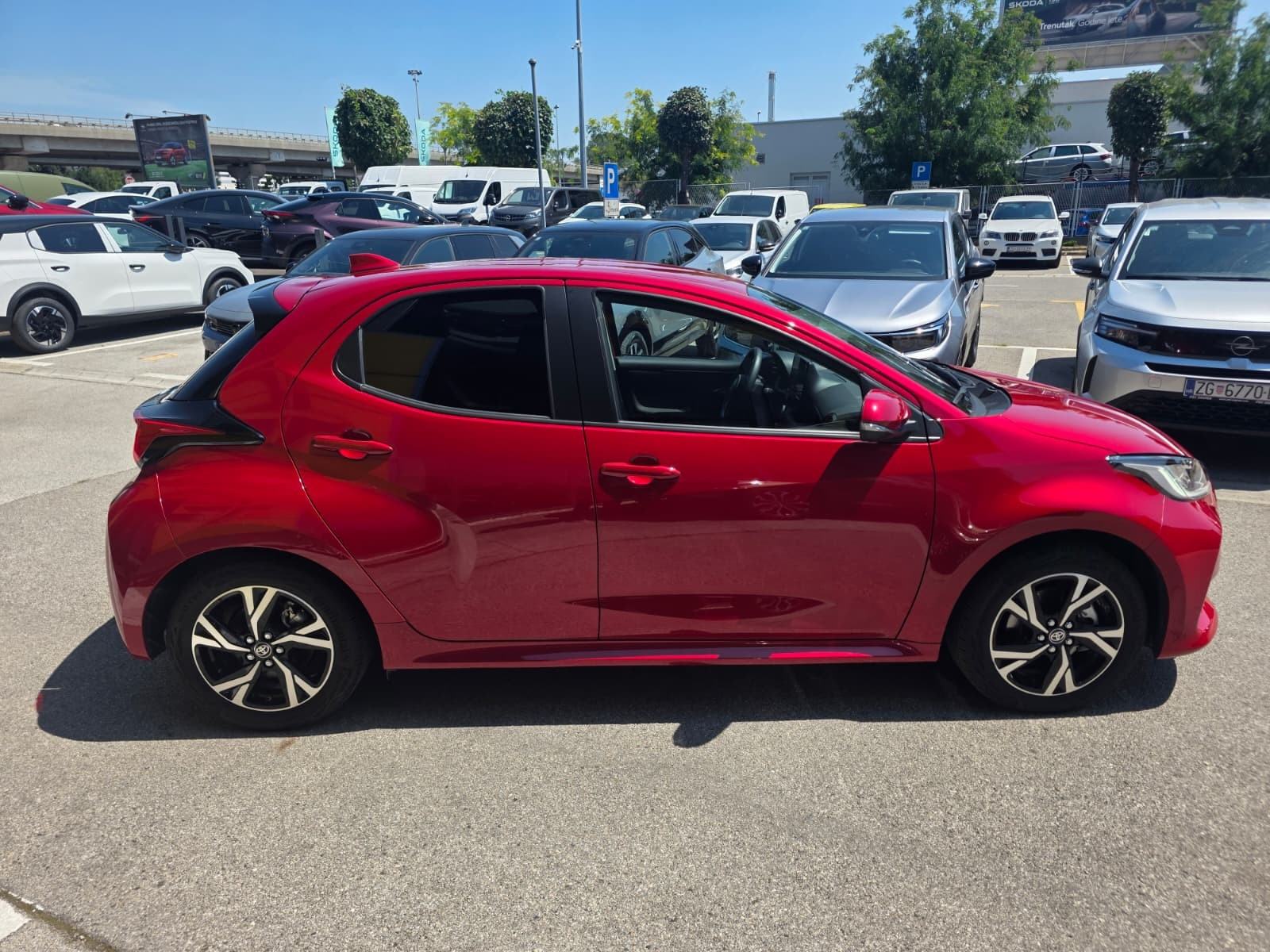 Toyota Yaris 1.5 Active Drive 68Kw - Provjerena rabljena vozila!, fotografija 16