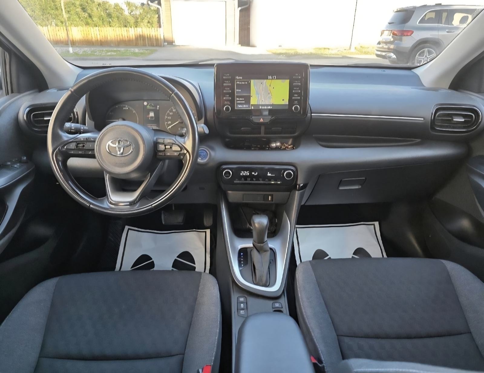 Toyota Yaris Hybrid 1,5 Automatik Reg 9/2026 Tvorničko jamstvo, fotografija 9