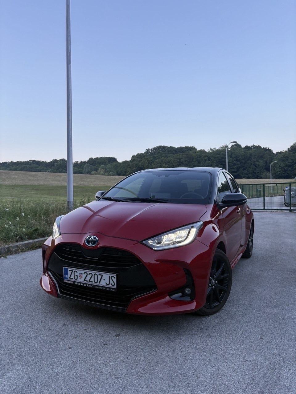 Toyota Yaris 1,5 automatik, fotografija 2