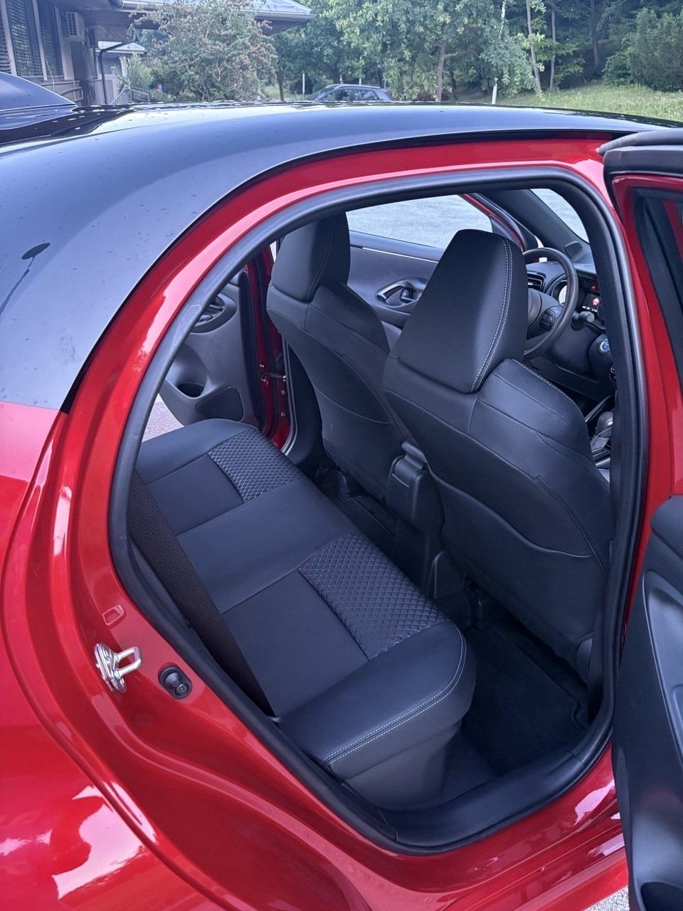 Toyota Yaris 1,5 automatik, fotografija 9
