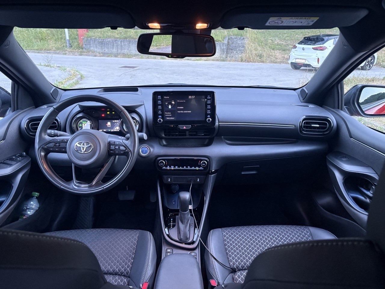 Toyota Yaris 1,5 automatik, fotografija 10