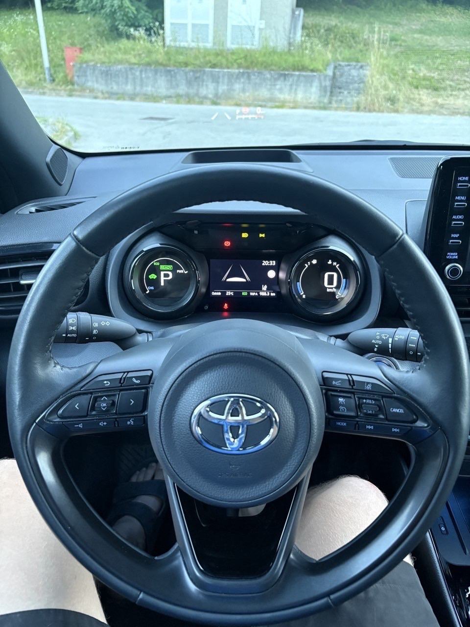 Toyota Yaris 1,5 automatik, fotografija 12