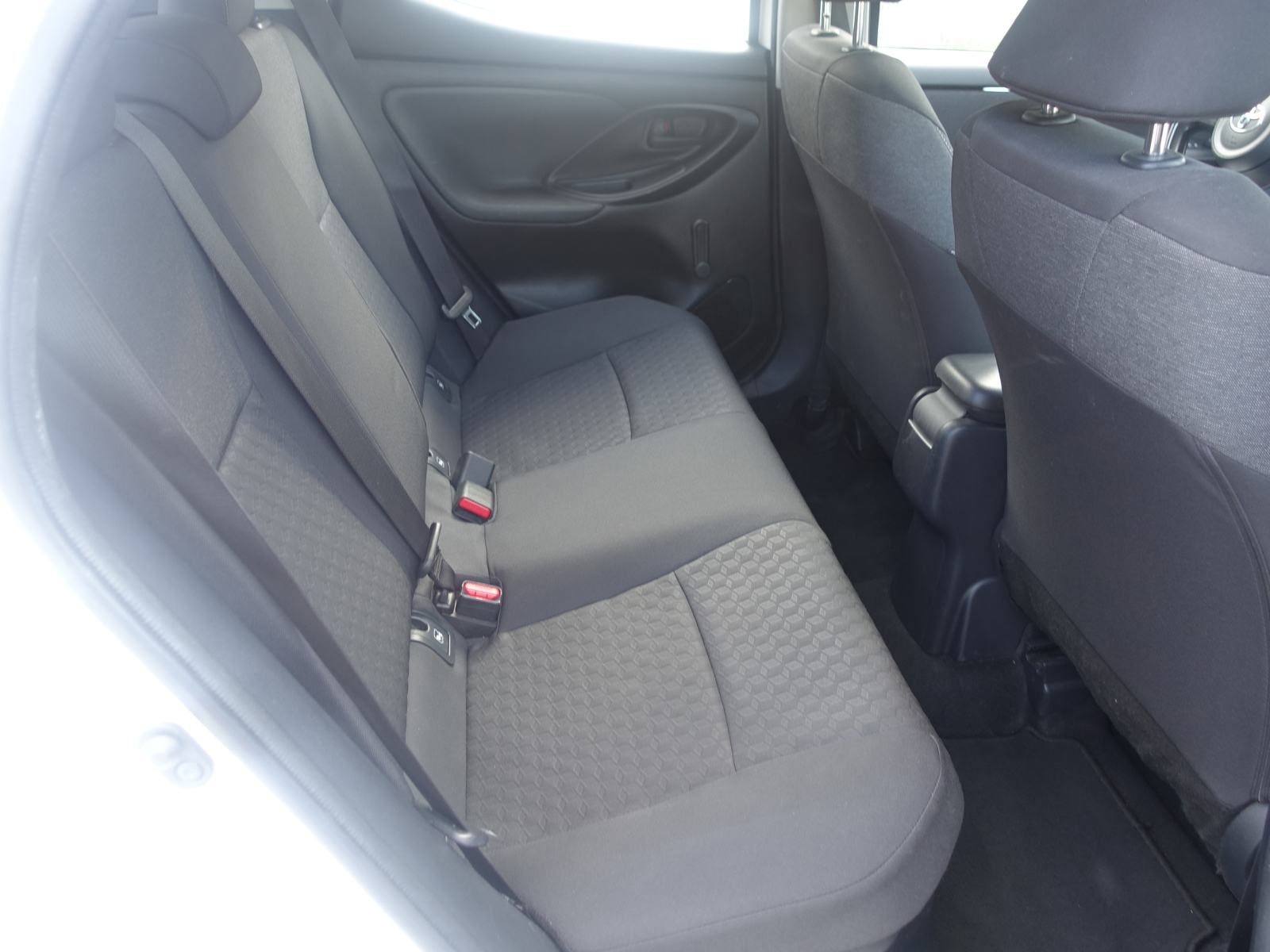 Toyota Yaris 1,5 Hybrid automatik / JAMSTVO + REGISTRACIJA, fotografija 20