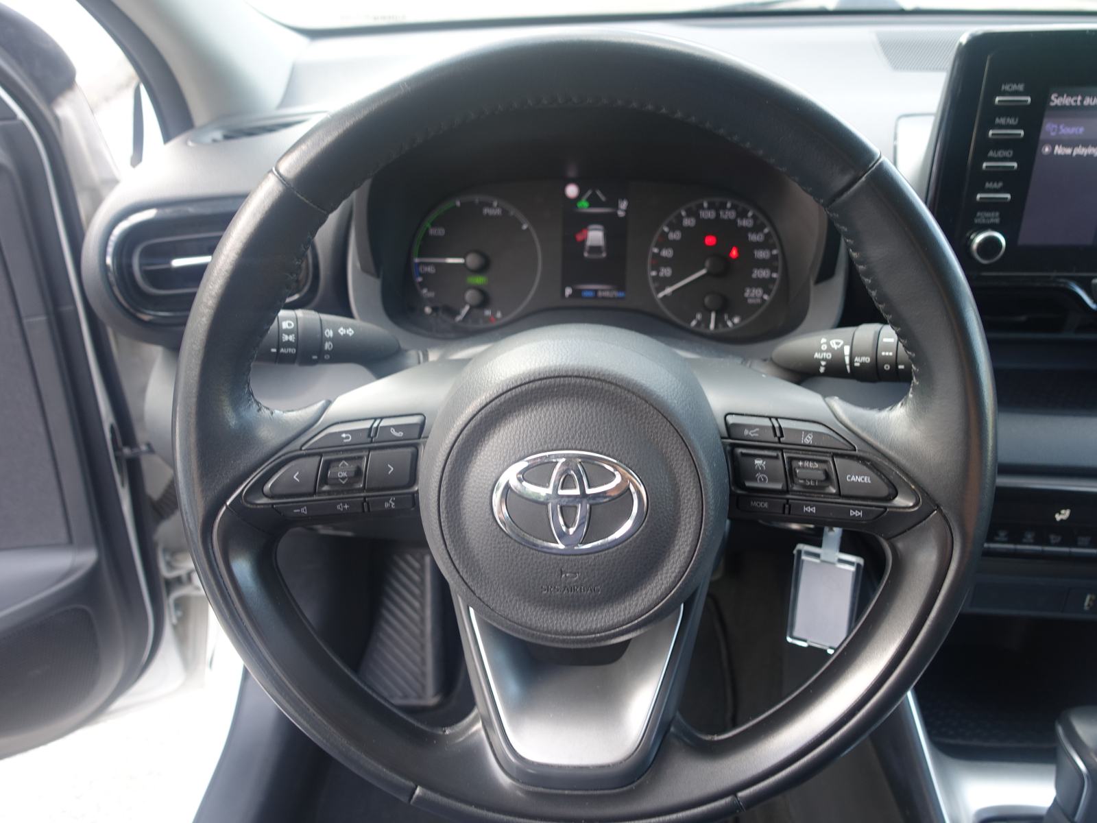 Toyota Yaris 1,5 Hybrid automatik / JAMSTVO + REGISTRACIJA, fotografija 12