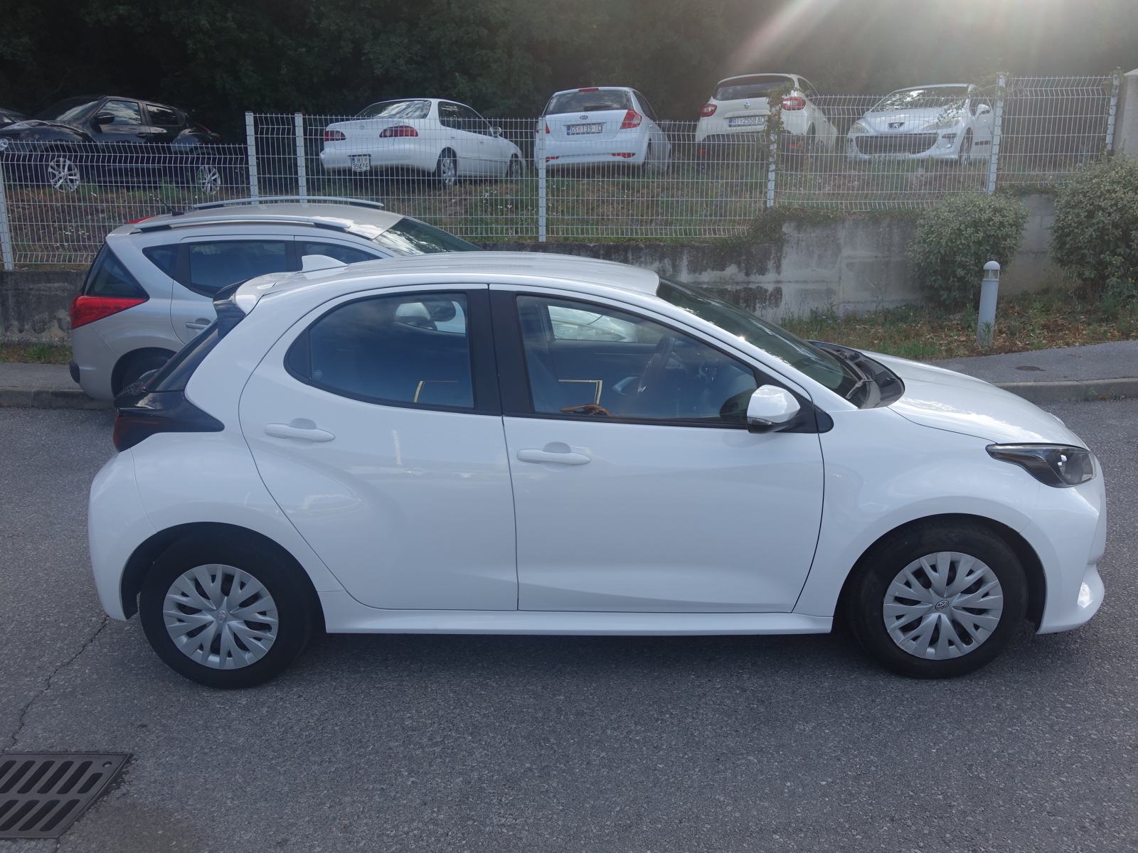 Toyota Yaris 1,5 Hybrid automatik / JAMSTVO + REGISTRACIJA, fotografija 6