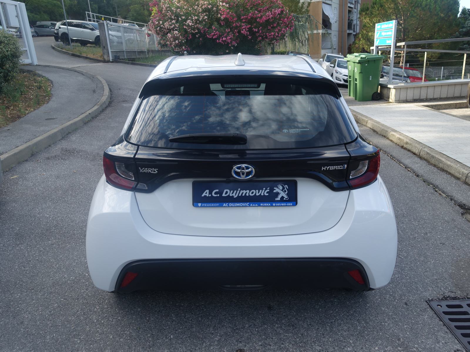 Toyota Yaris 1,5 Hybrid automatik / JAMSTVO + REGISTRACIJA, fotografija 4