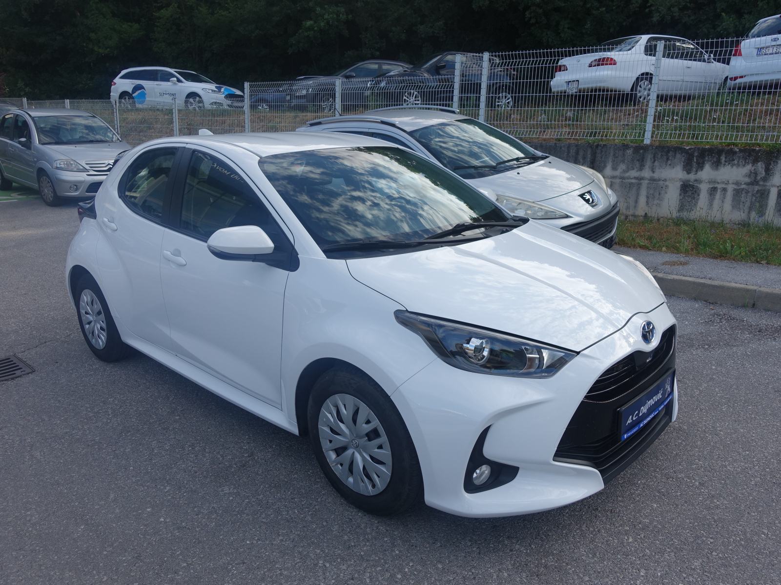 Toyota Yaris 1,5 Hybrid automatik / JAMSTVO + REGISTRACIJA, fotografija 7