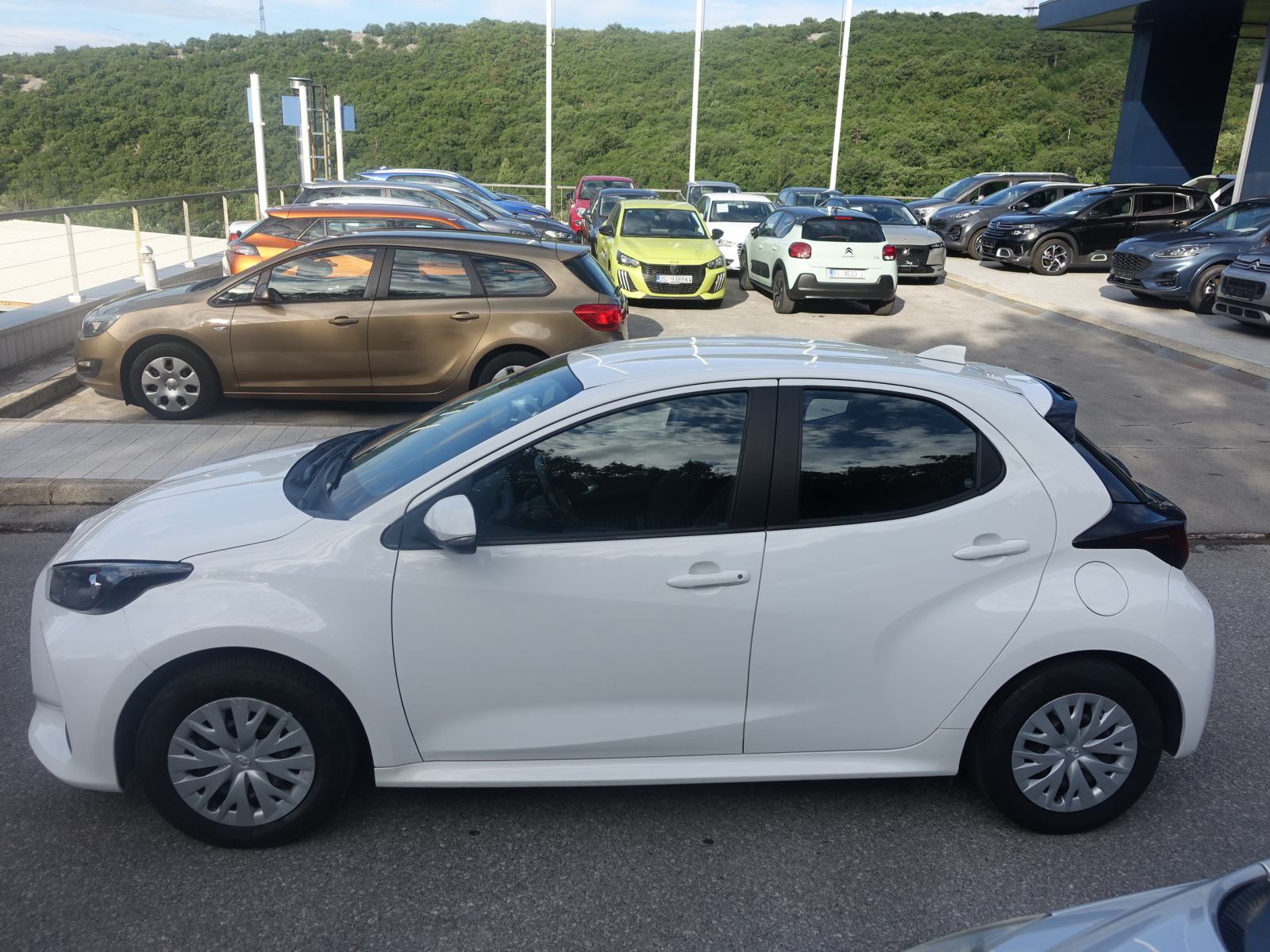 Toyota Yaris 1,5 Hybrid automatik / JAMSTVO + REGISTRACIJA, fotografija 2