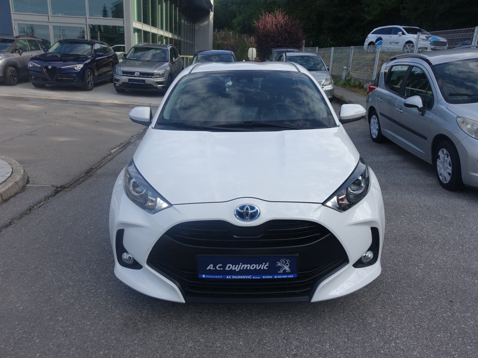 Toyota Yaris 1,5 Hybrid automatik / JAMSTVO + REGISTRACIJA, fotografija 8