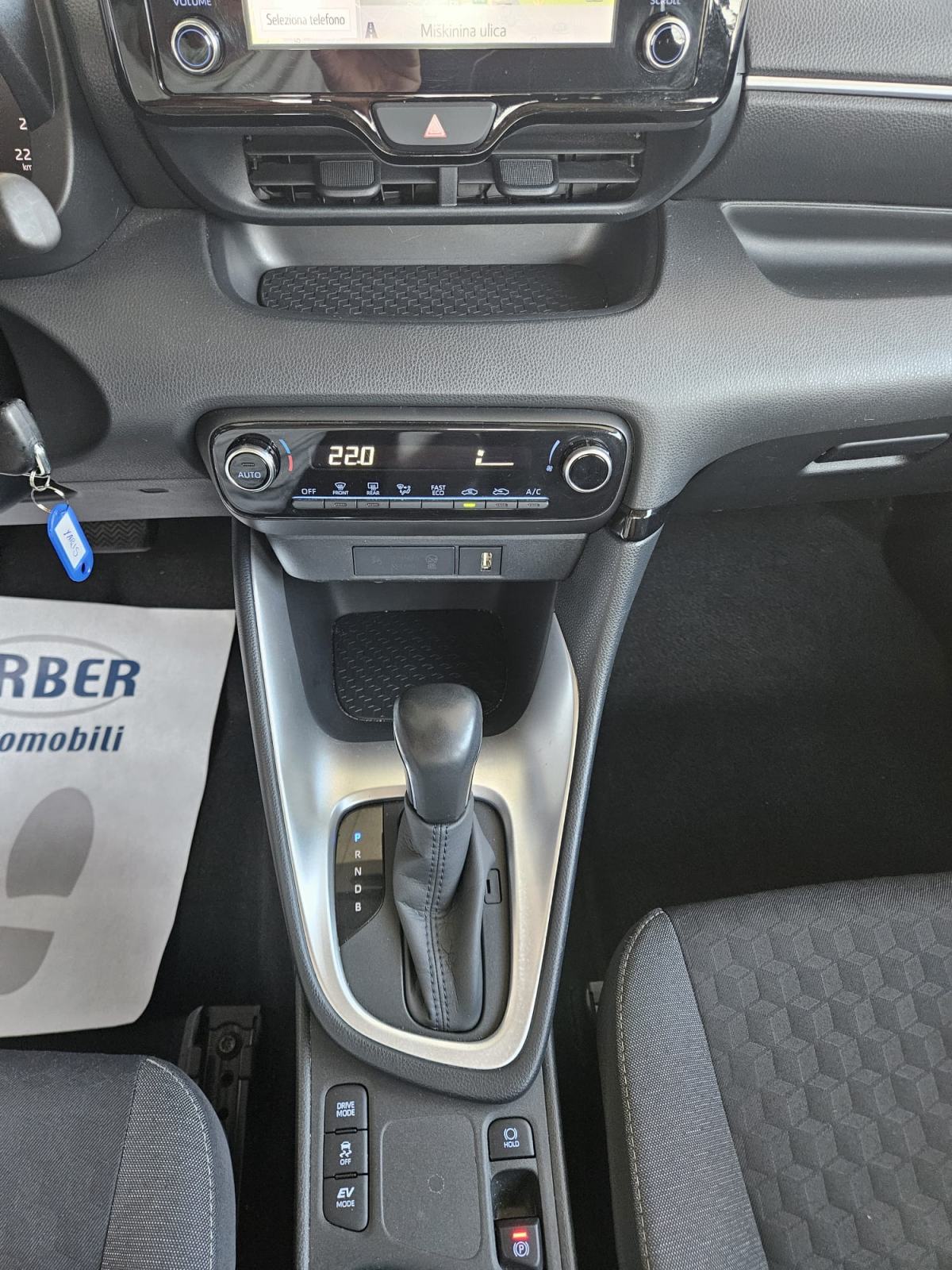 Toyota Yaris 1,5 Hybrid Aut., fotografija 13