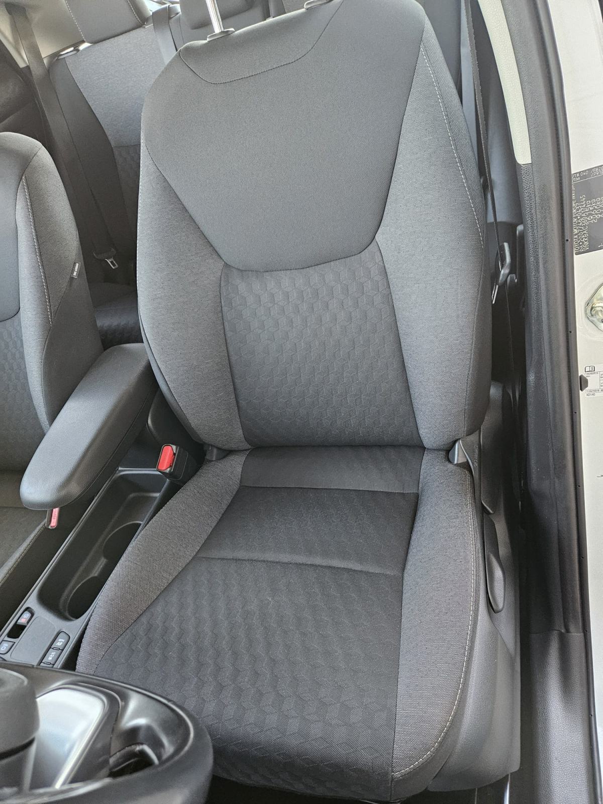 Toyota Yaris 1,5 Hybrid Aut., fotografija 11
