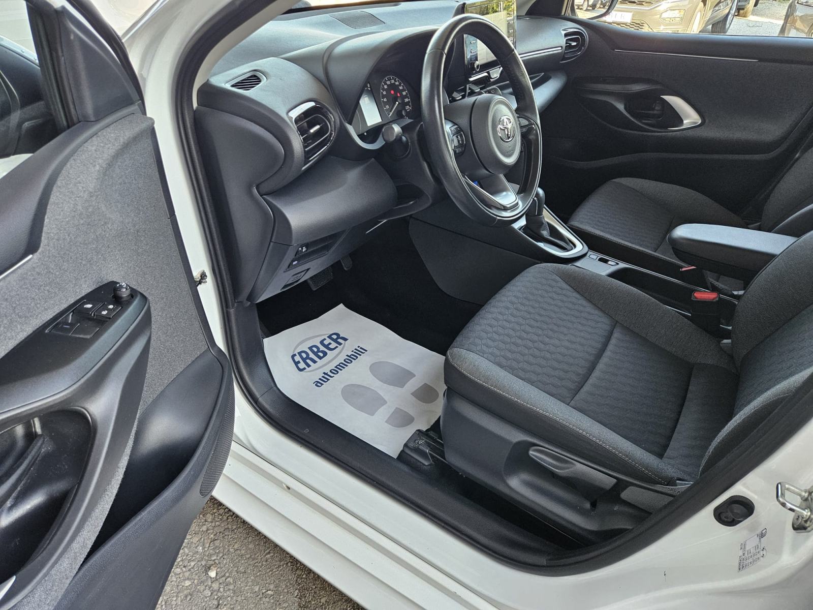 Toyota Yaris 1,5 Hybrid Aut., fotografija 10