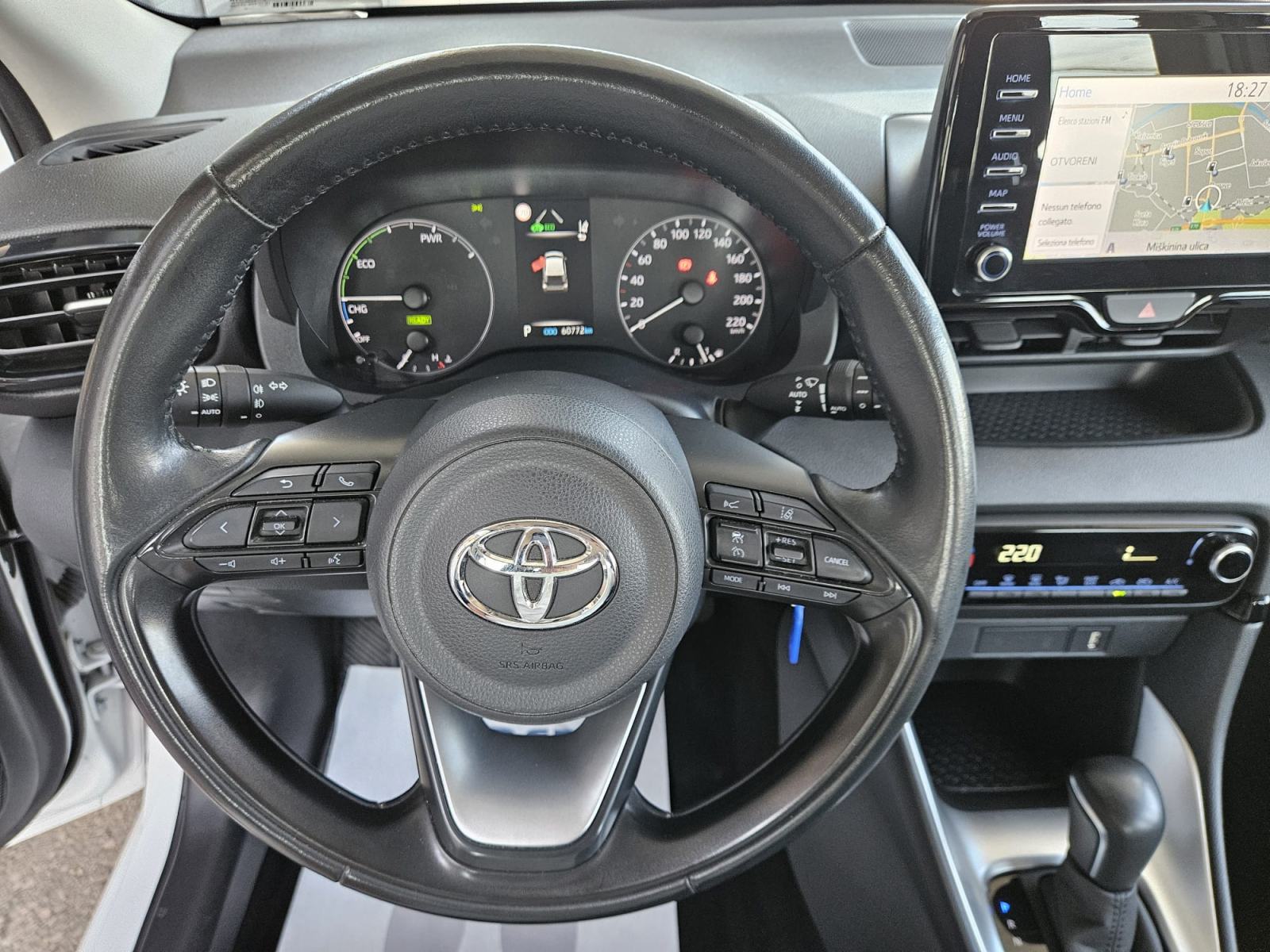 Toyota Yaris 1,5 Hybrid Aut., fotografija 12