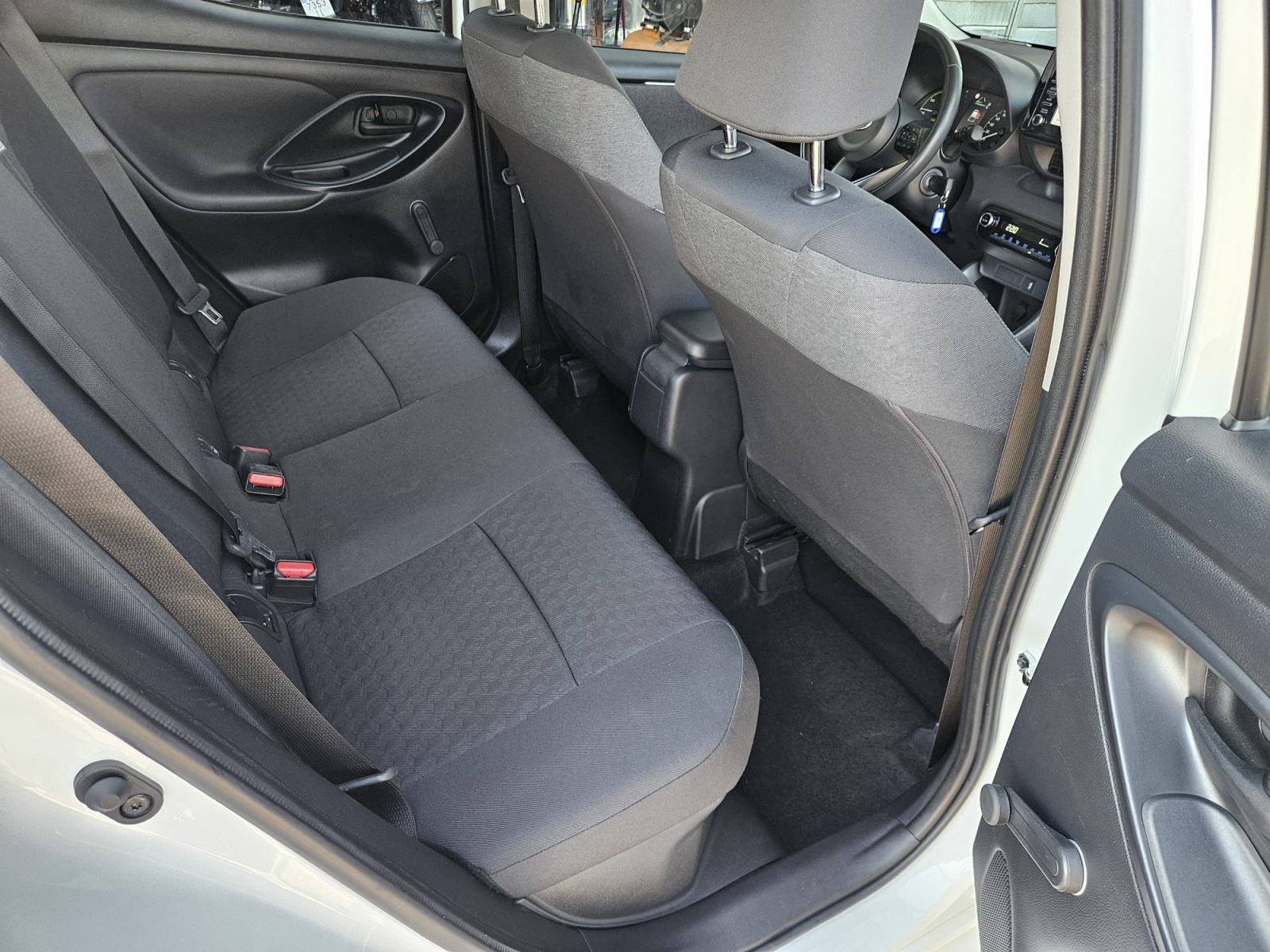 Toyota Yaris 1,5 Hybrid Aut., fotografija 17