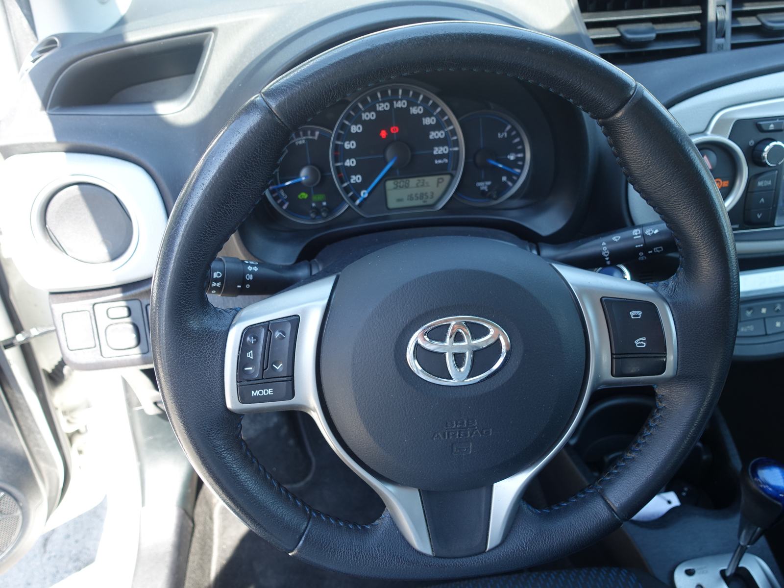 Toyota Yaris 1,5 Hybrid automatik / JAMSTVO + REGISTRACIJA, fotografija 12