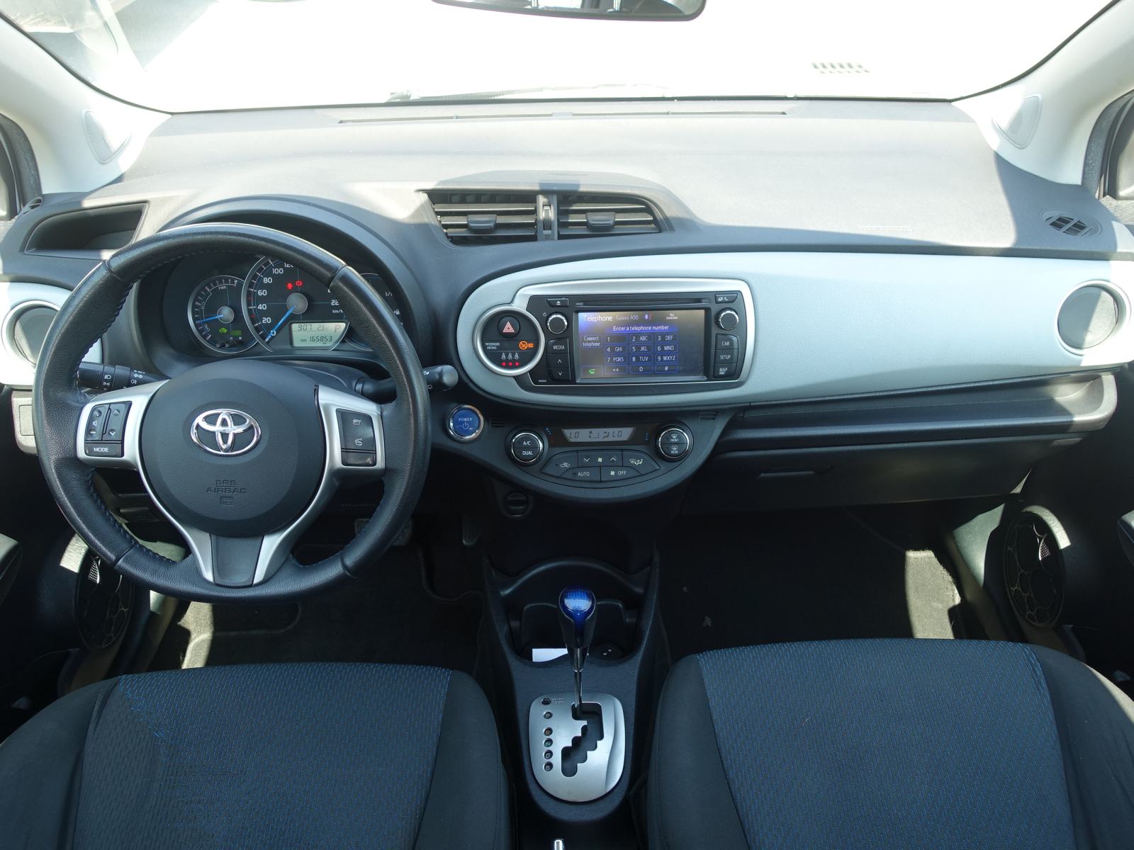 Toyota Yaris 1,5 Hybrid automatik / JAMSTVO + REGISTRACIJA, fotografija 10