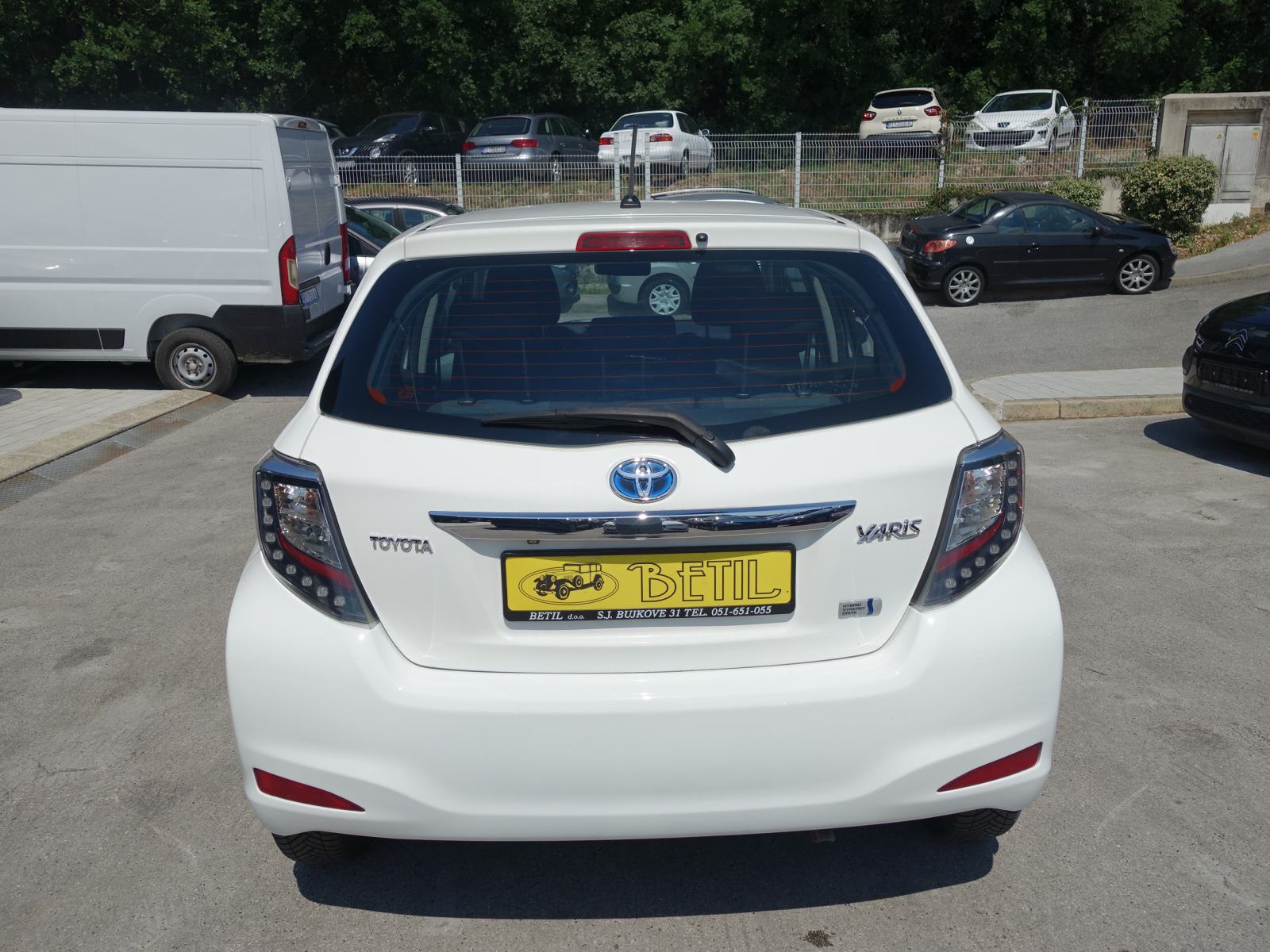 Toyota Yaris 1,5 Hybrid automatik / JAMSTVO + REGISTRACIJA, fotografija 4