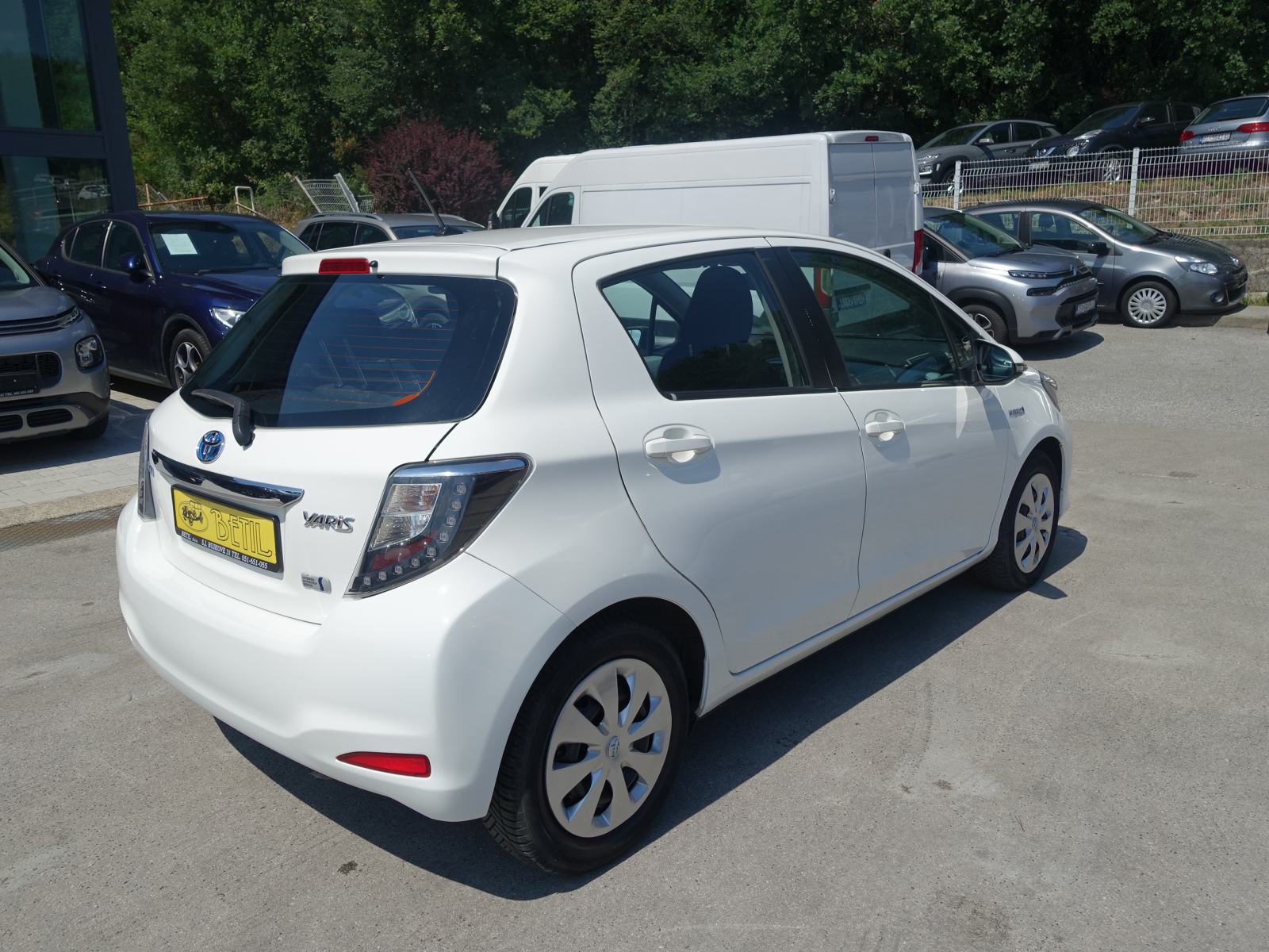 Toyota Yaris 1,5 Hybrid automatik / JAMSTVO + REGISTRACIJA, fotografija 3