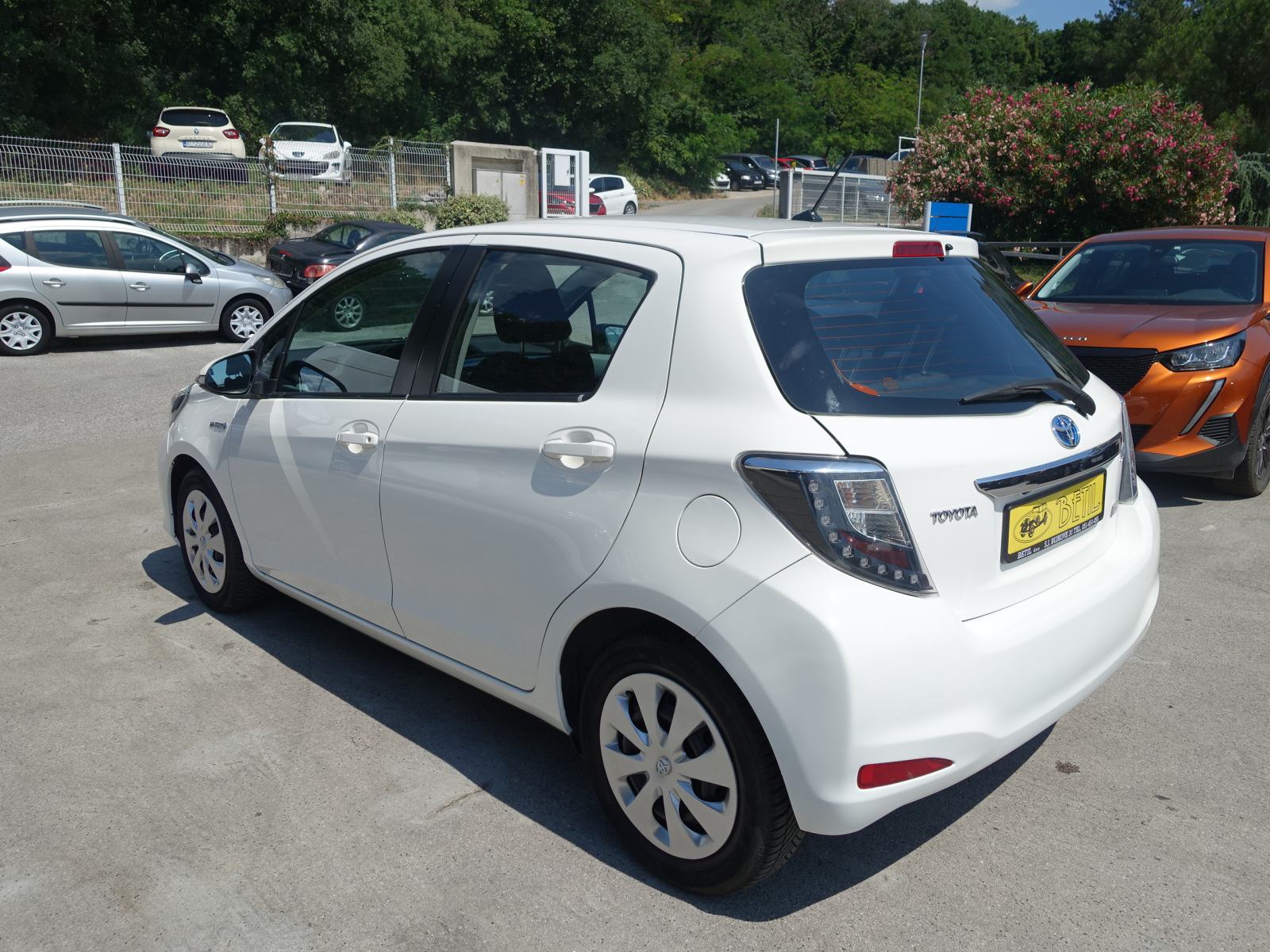 Toyota Yaris 1,5 Hybrid automatik / JAMSTVO + REGISTRACIJA, fotografija 5