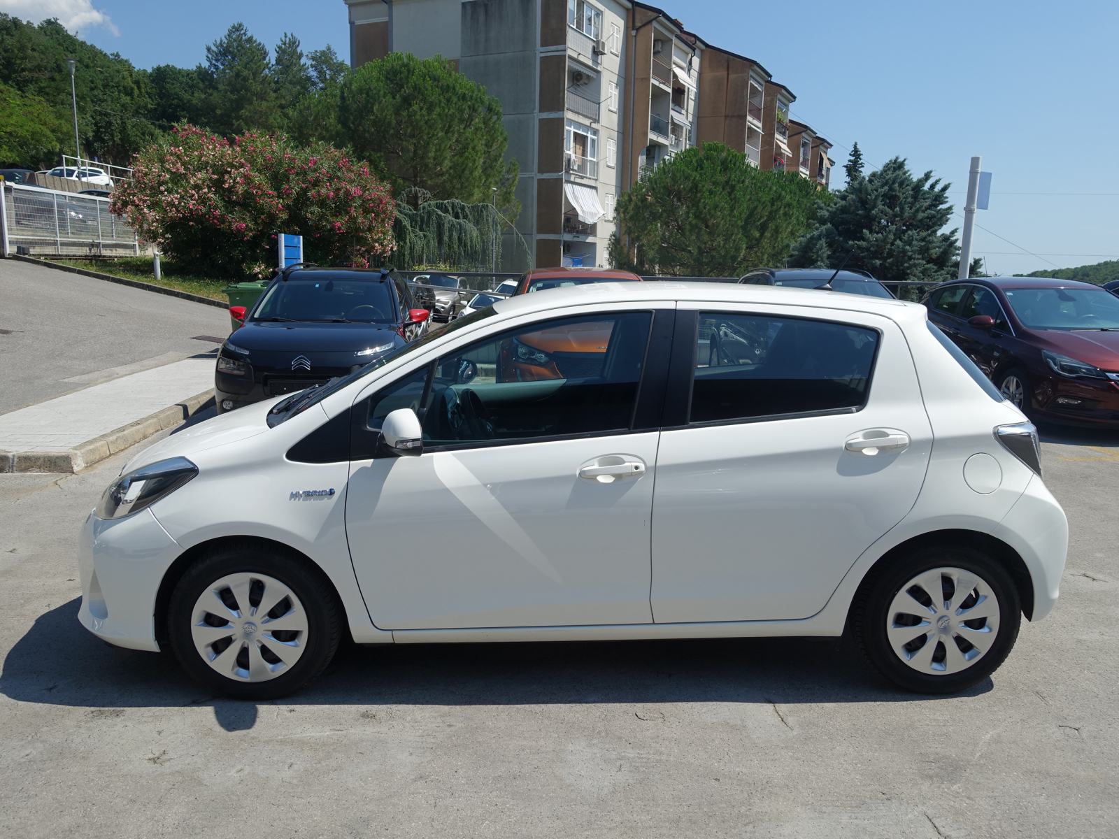 Toyota Yaris 1,5 Hybrid automatik / JAMSTVO + REGISTRACIJA, fotografija 6