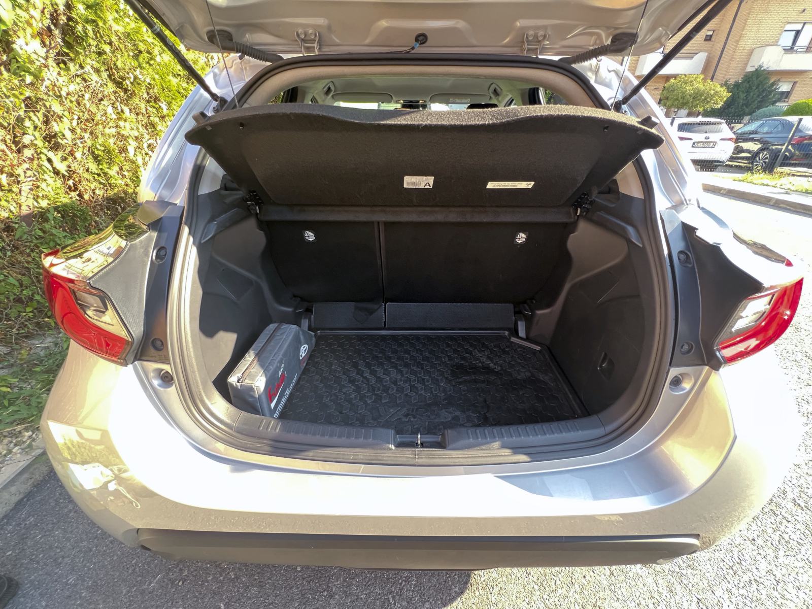 Toyota Yaris 1,5 Hybrid, Automatik, Sol oprema, fotografija 11