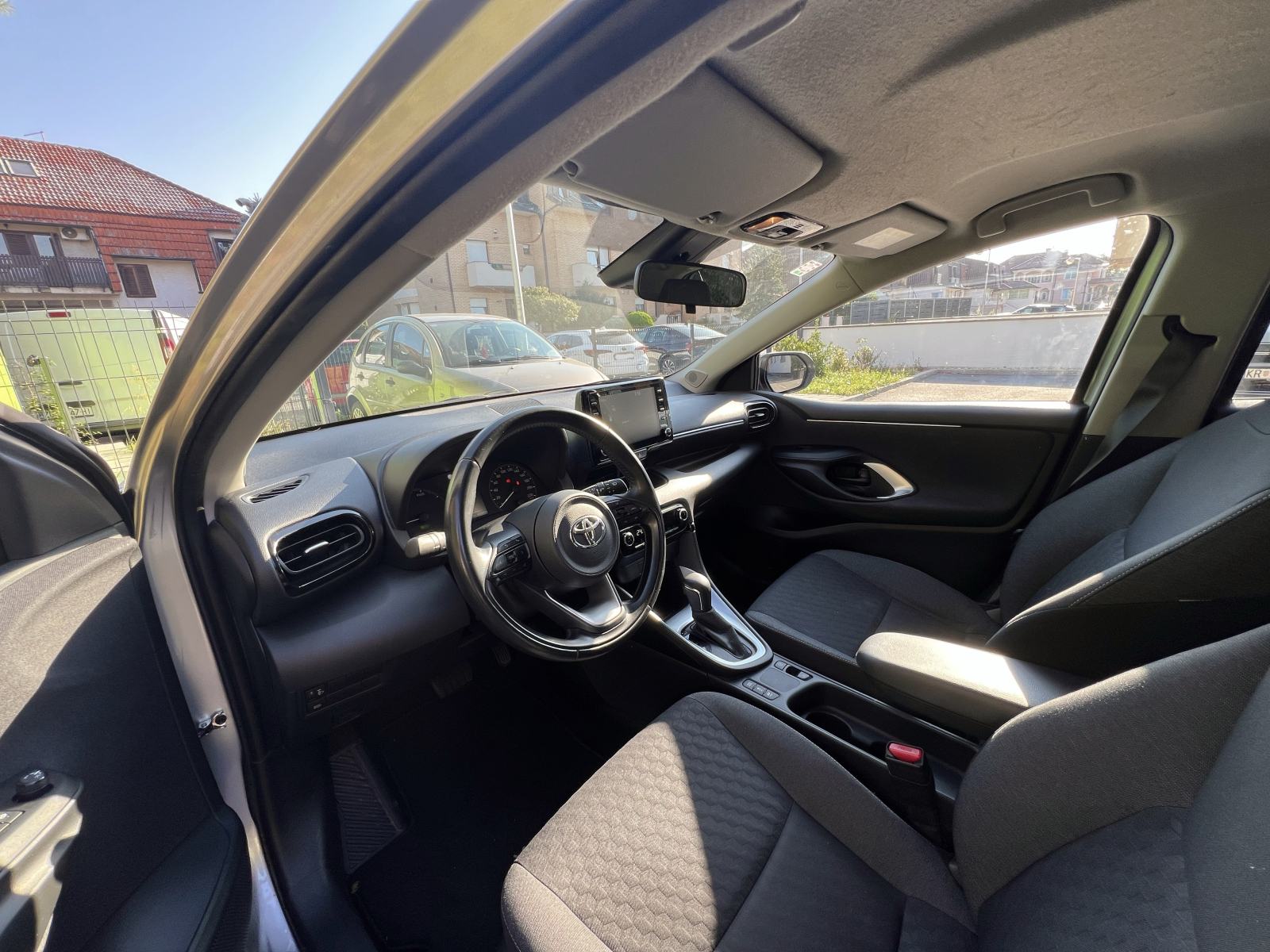 Toyota Yaris 1,5 Hybrid, Automatik, Sol oprema, fotografija 13