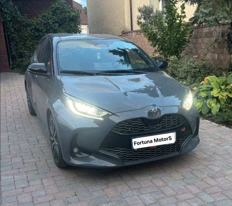 Toyota Yaris GR SPORT 1.5 Hybrid VIP, pogled izvana - slika 1