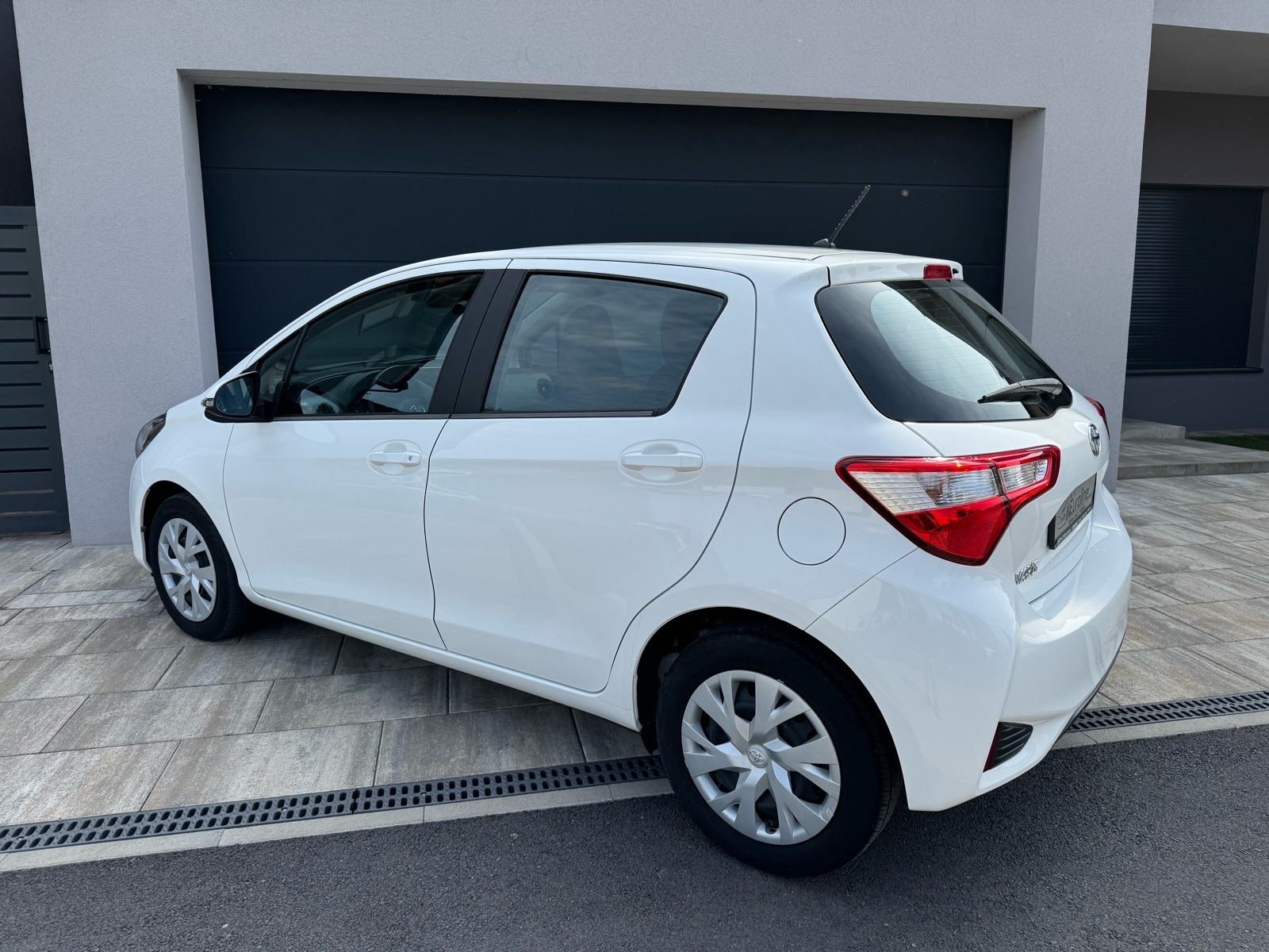 Toyota Yaris 1,5 - KAMERA, GR. SJEDALA, JAMSTVO, RATA 128e, fotografija 4