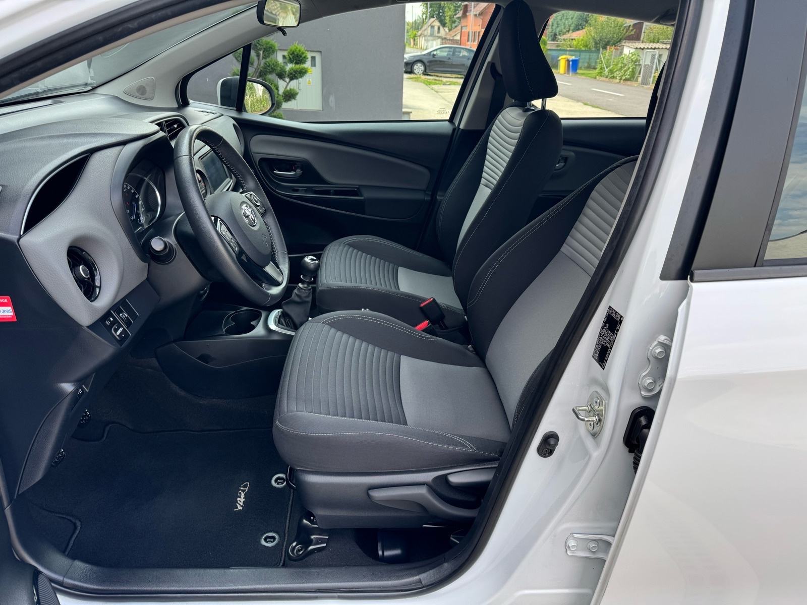 Toyota Yaris 1,5 - KAMERA, GR. SJEDALA, JAMSTVO, RATA 128e, fotografija 15