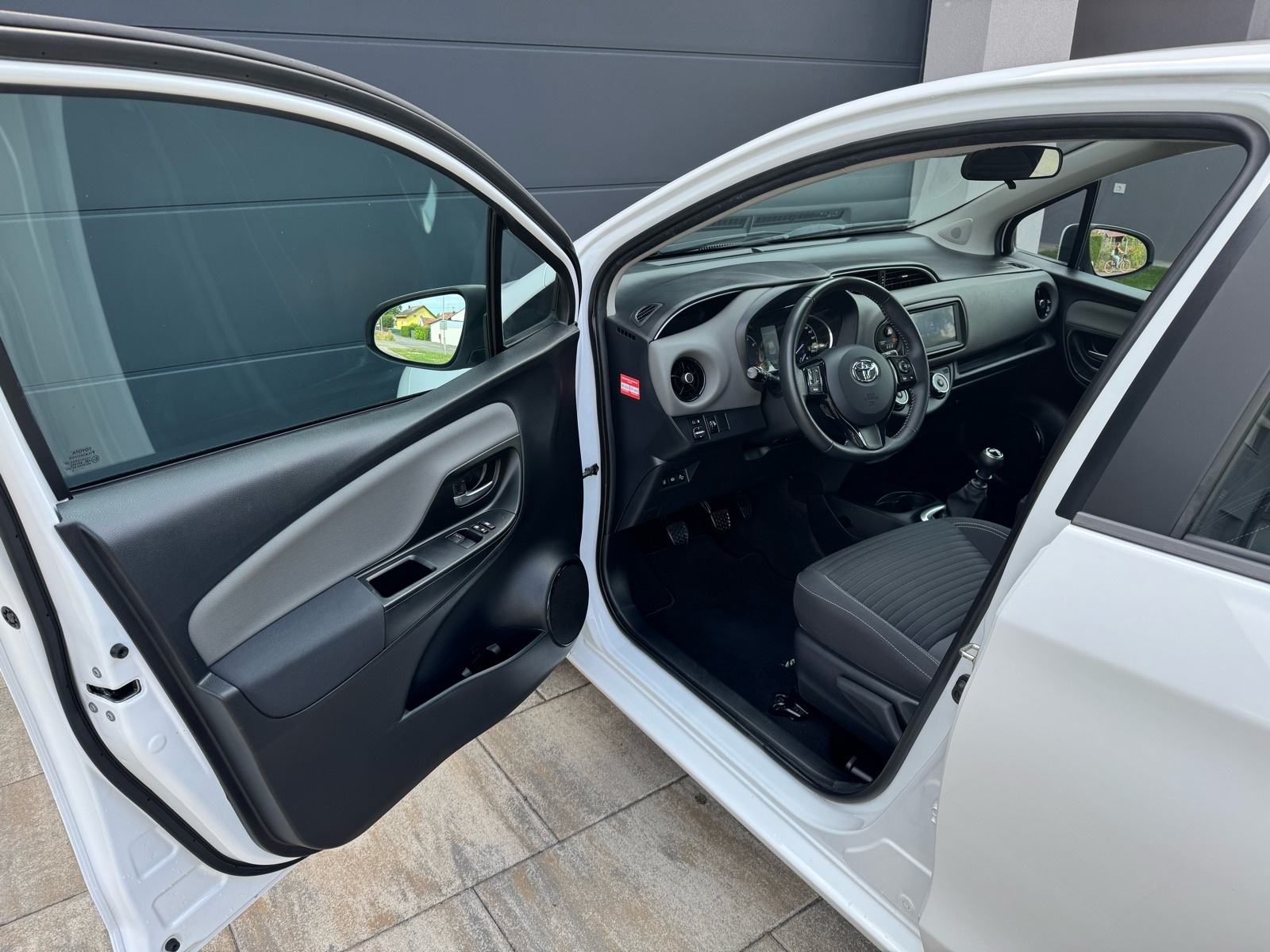 Toyota Yaris 1,5 - KAMERA, GR. SJEDALA, JAMSTVO, RATA 128e, fotografija 14