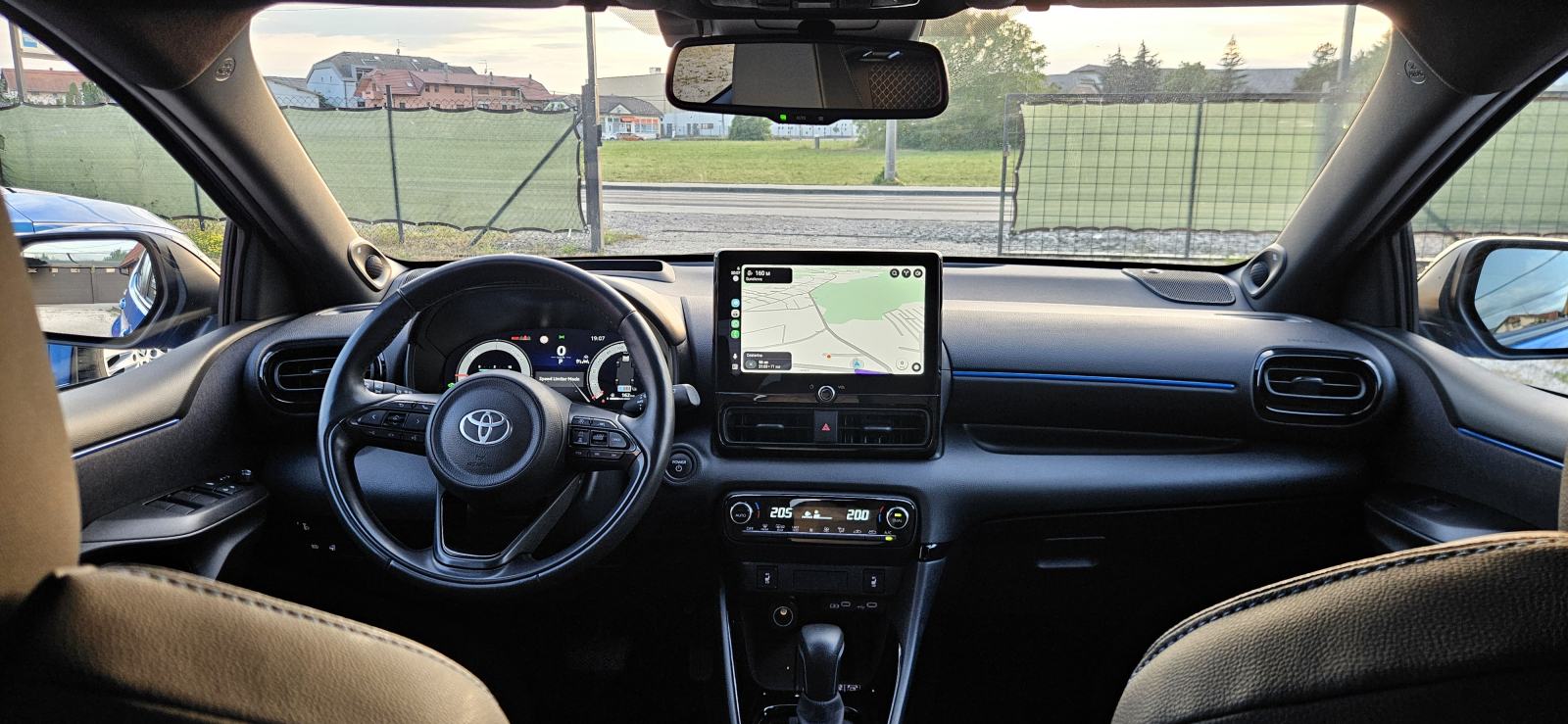 TOYOTA YARIS 1.5 HYBRID * PREMIERE * 96kWt * KAMERA * JBL* FULL OPREMA, fotografija 18