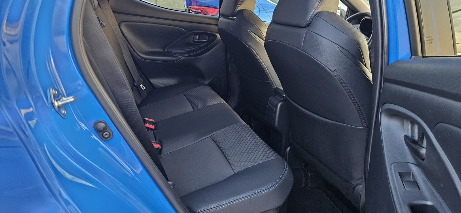 TOYOTA YARIS 1.5 HYBRID * PREMIERE * 96kWt * KAMERA * JBL* FULL OPREMA, fotografija 16